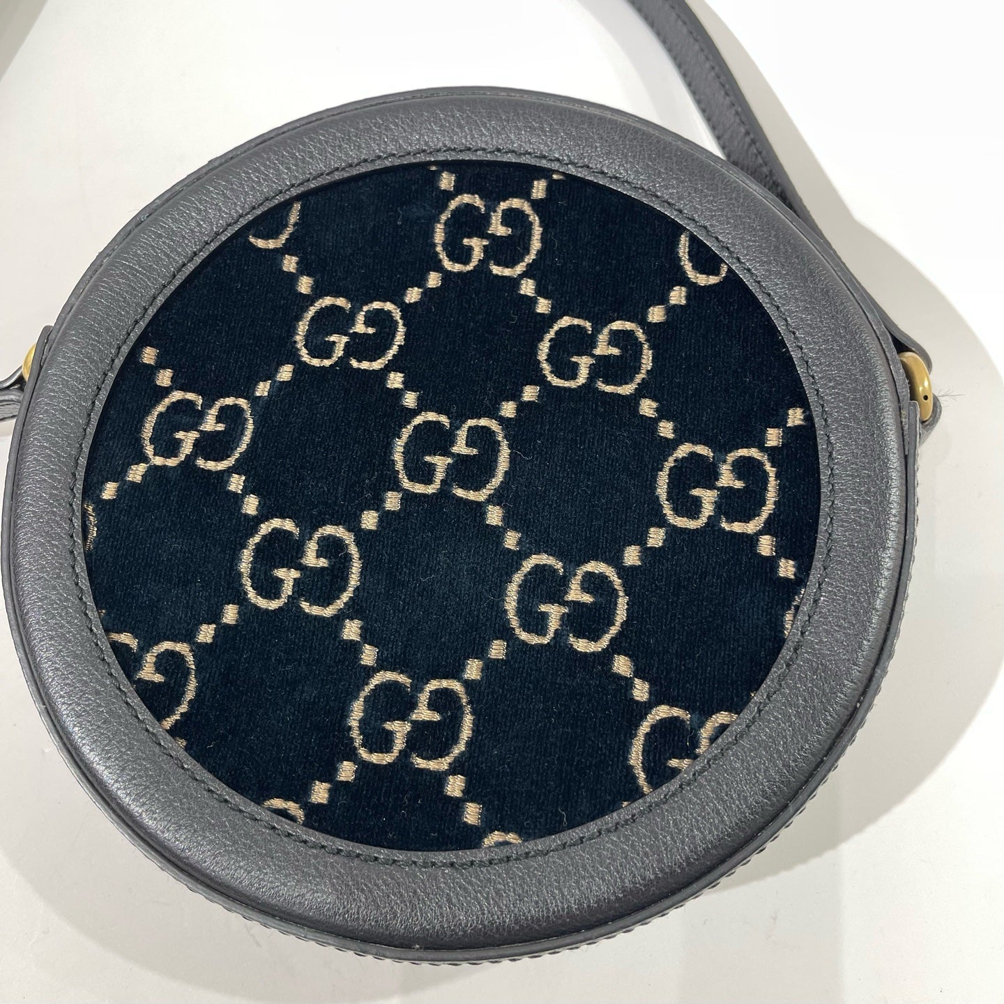 Gucci - GG Marmont Round Mini Shoulder Bag - Velvet with grained leather trim - Black with Gold-Tone Hardware - (mini)