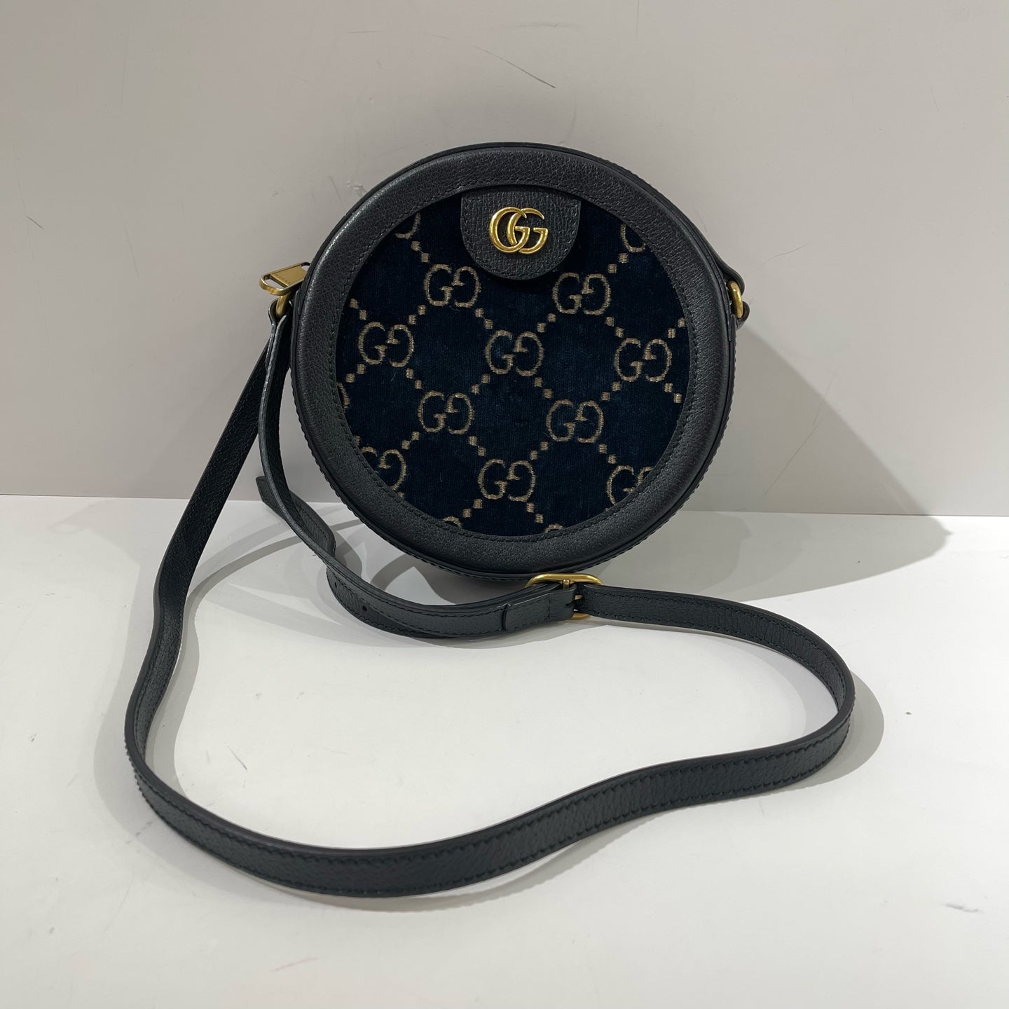 Gucci - GG Marmont Round Mini Shoulder Bag - Velvet with grained leather trim - Black with Gold-Tone Hardware - (mini)