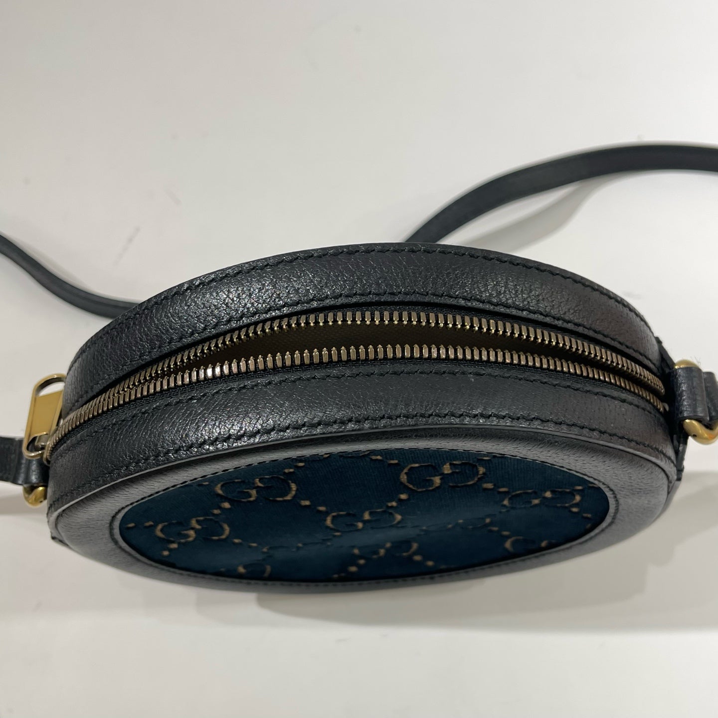 Gucci - GG Marmont Round Mini Shoulder Bag - Velvet with grained leather trim - Black with Gold-Tone Hardware - (mini)