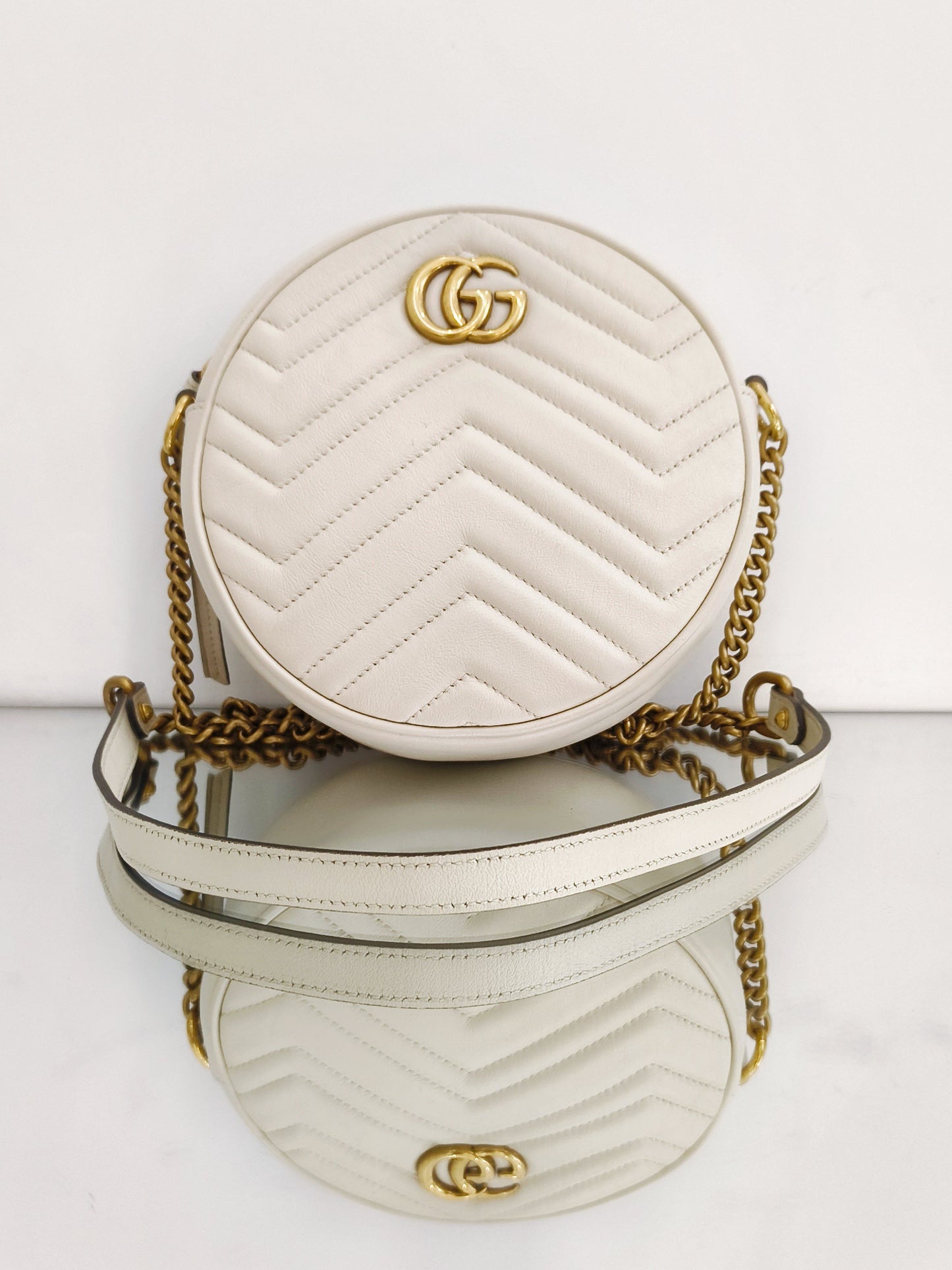 Gucci - GG Marmont Round Shoulder Bag - Calfskin leather - Off-white with Gold-Tone Hardware - (mini)
