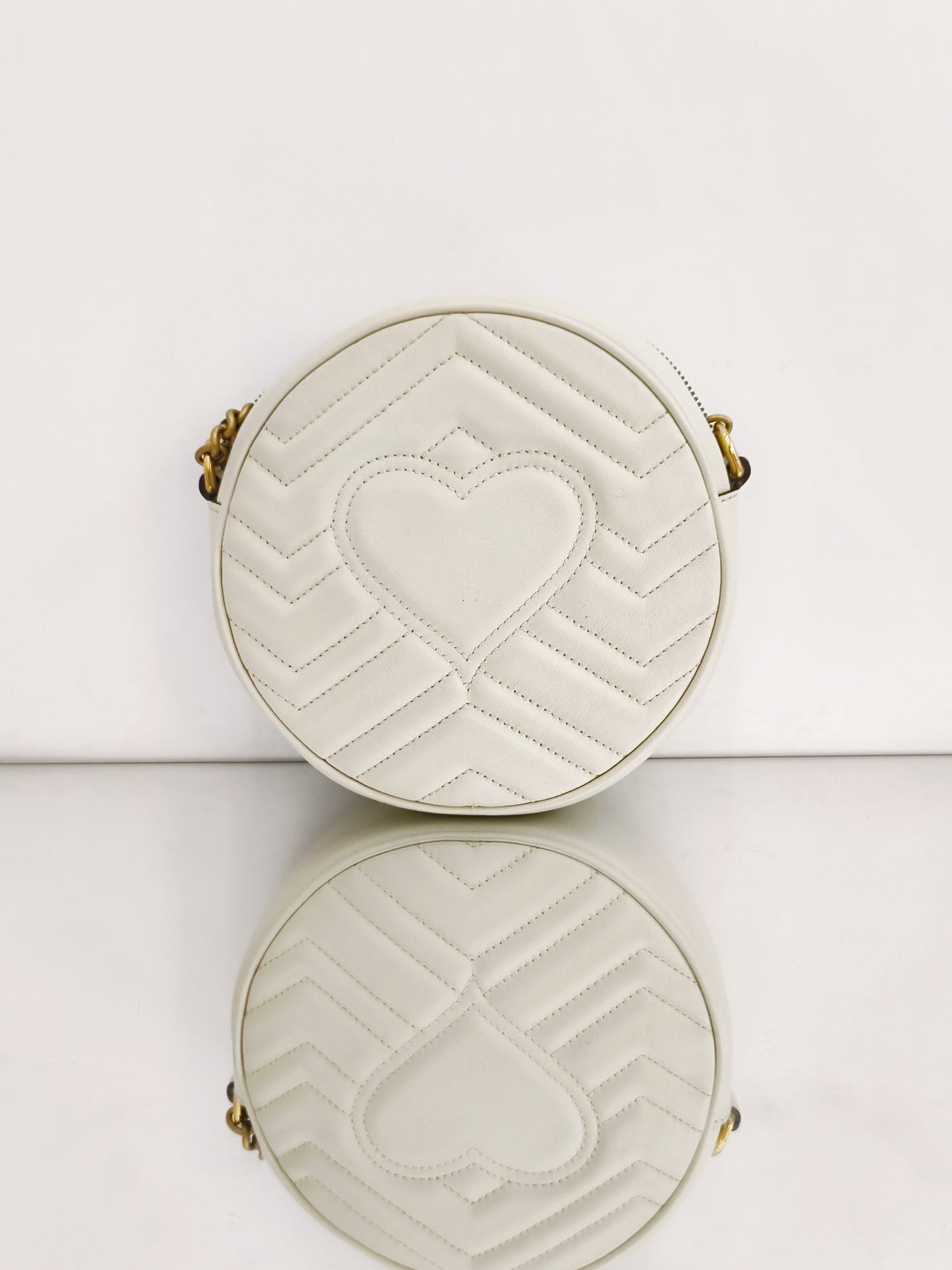 Gucci - GG Marmont Round Shoulder Bag - Calfskin leather - Off-white with Gold-Tone Hardware - (mini)