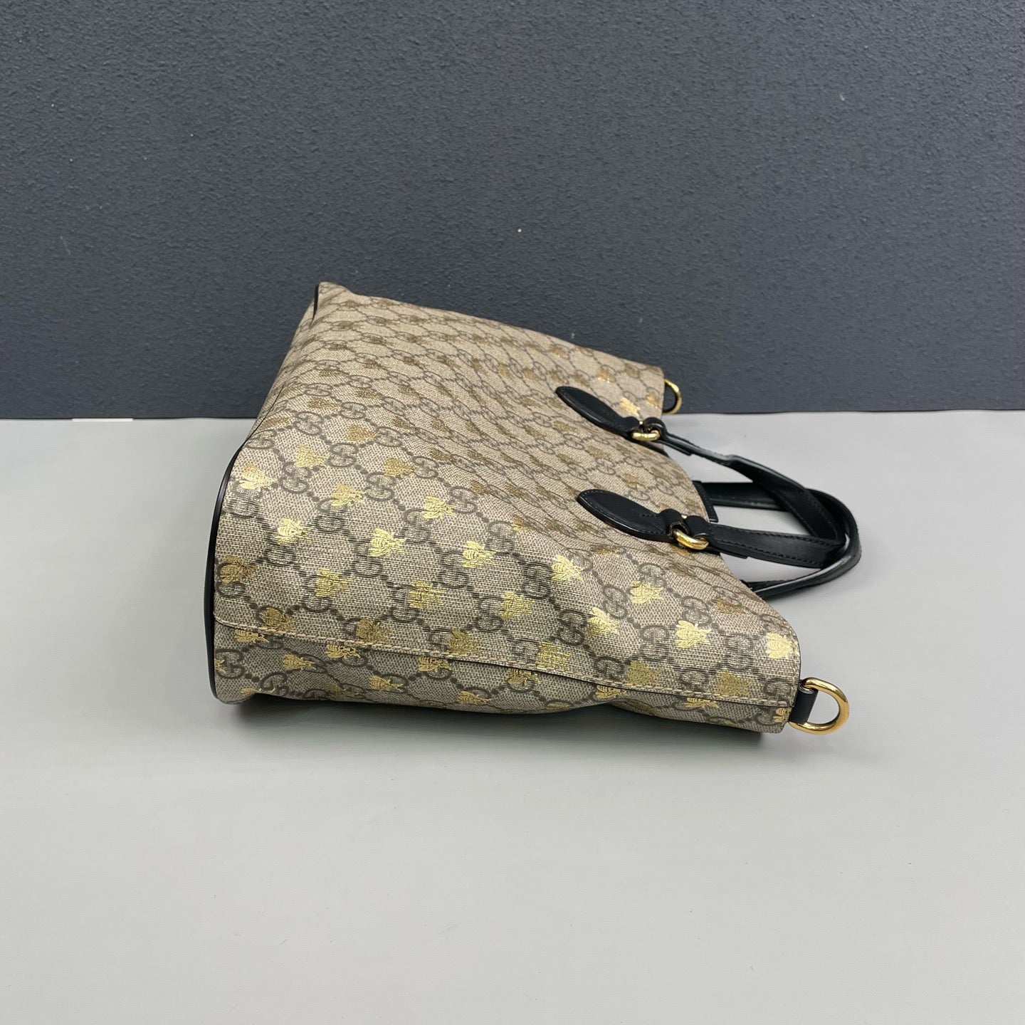 Gucci - GG Supreme Bee Small Tote Bag - Coated canvas with leather trim - Multicolour - (medium)