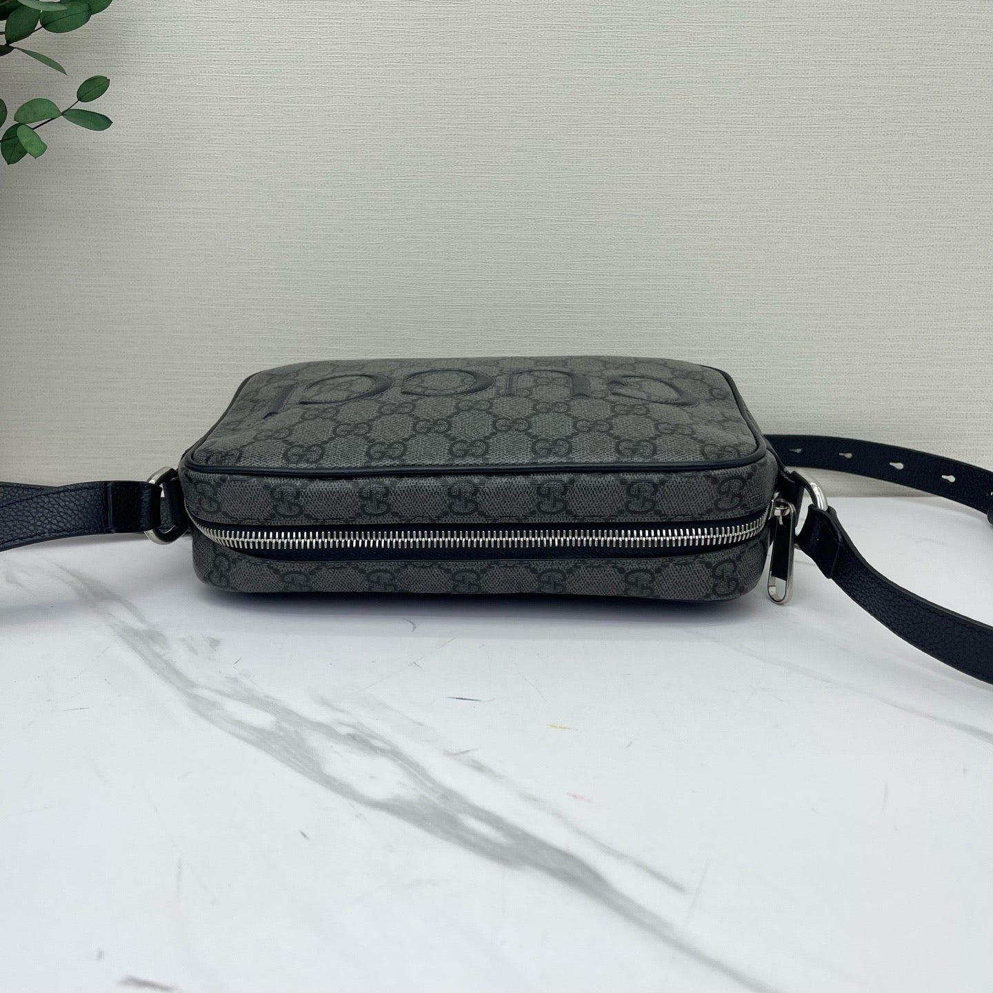 Gucci - GG Supreme Camera Bag - Coated canvas with leather trim - Black - (small)