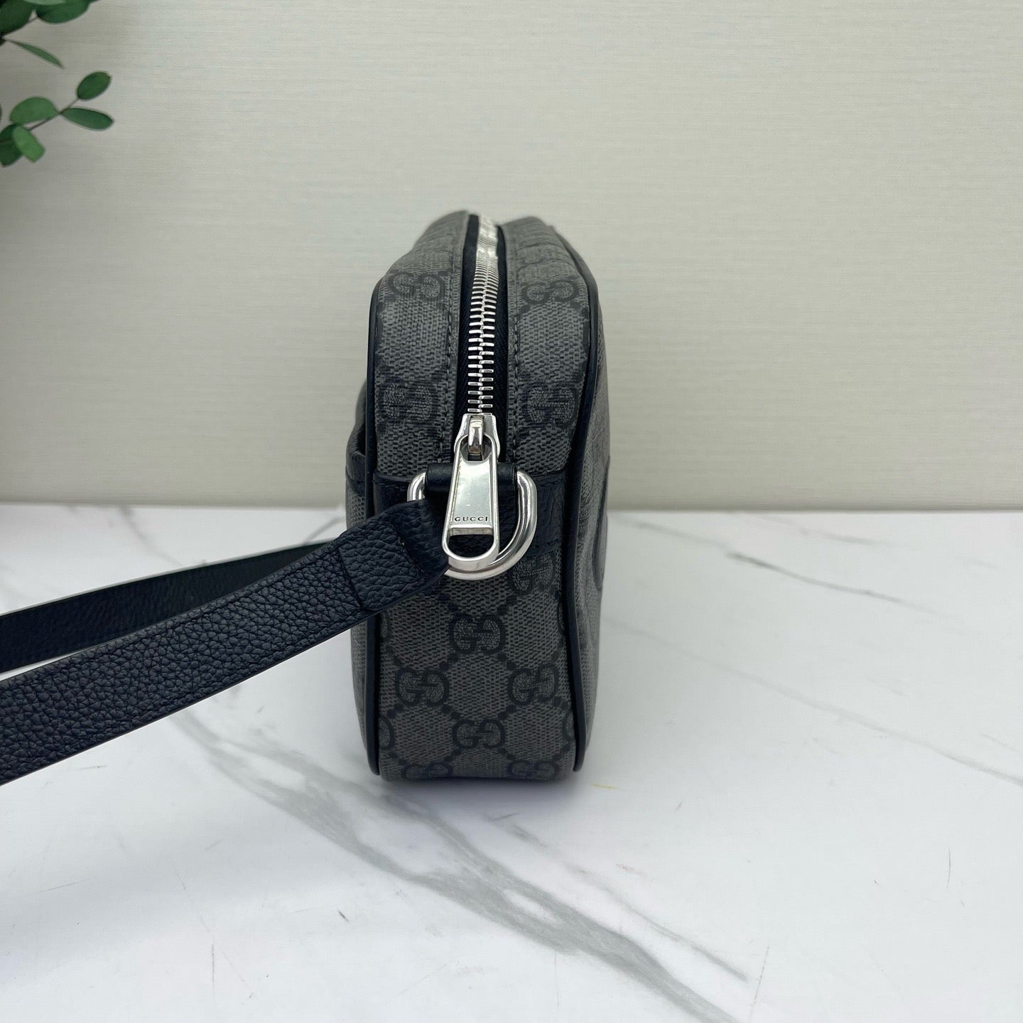 Gucci - GG Supreme Camera Bag - Coated canvas with leather trim - Black - (small)