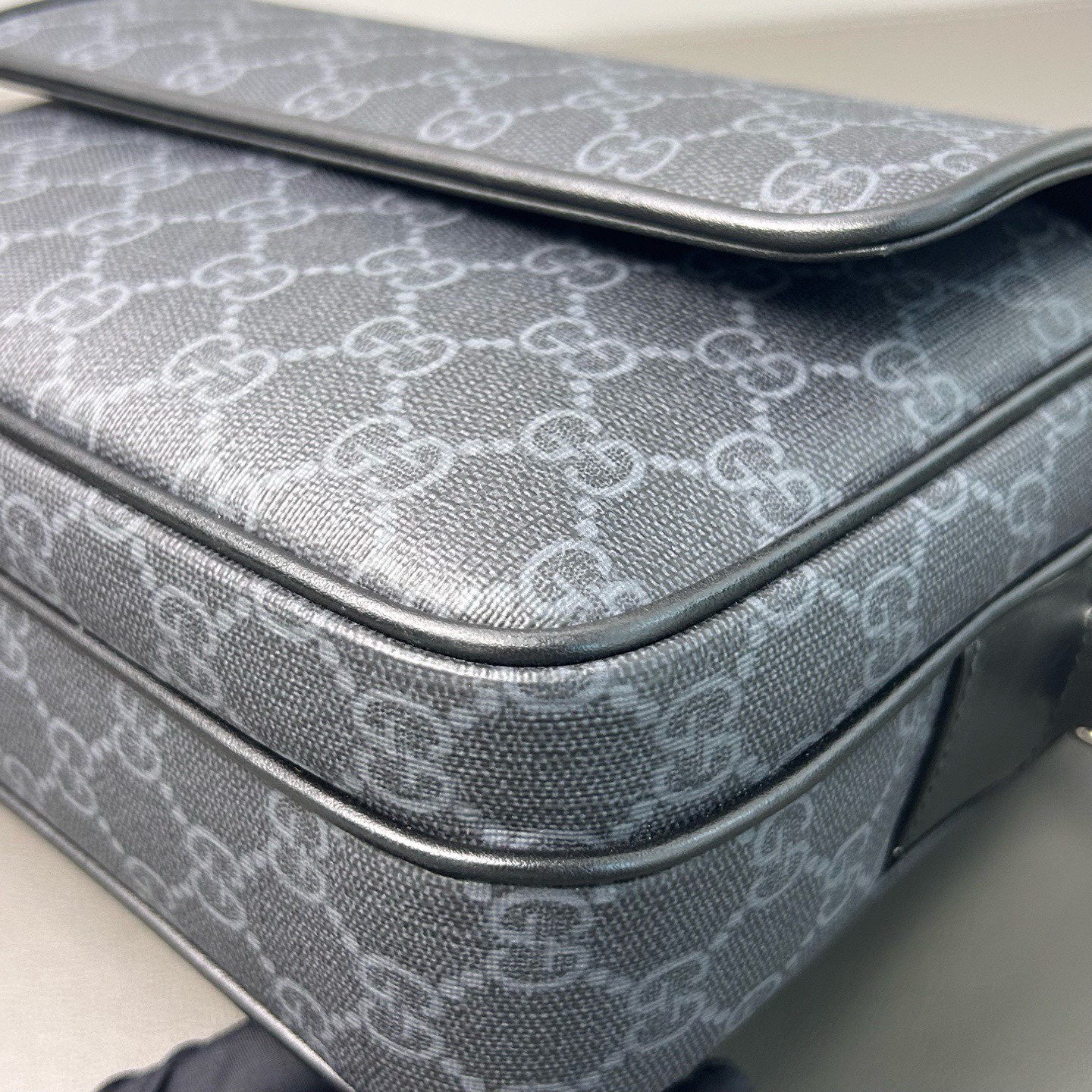 Gucci - GG Supreme Messenger Bag - Coated canvas with leather trim - Black - (Small)