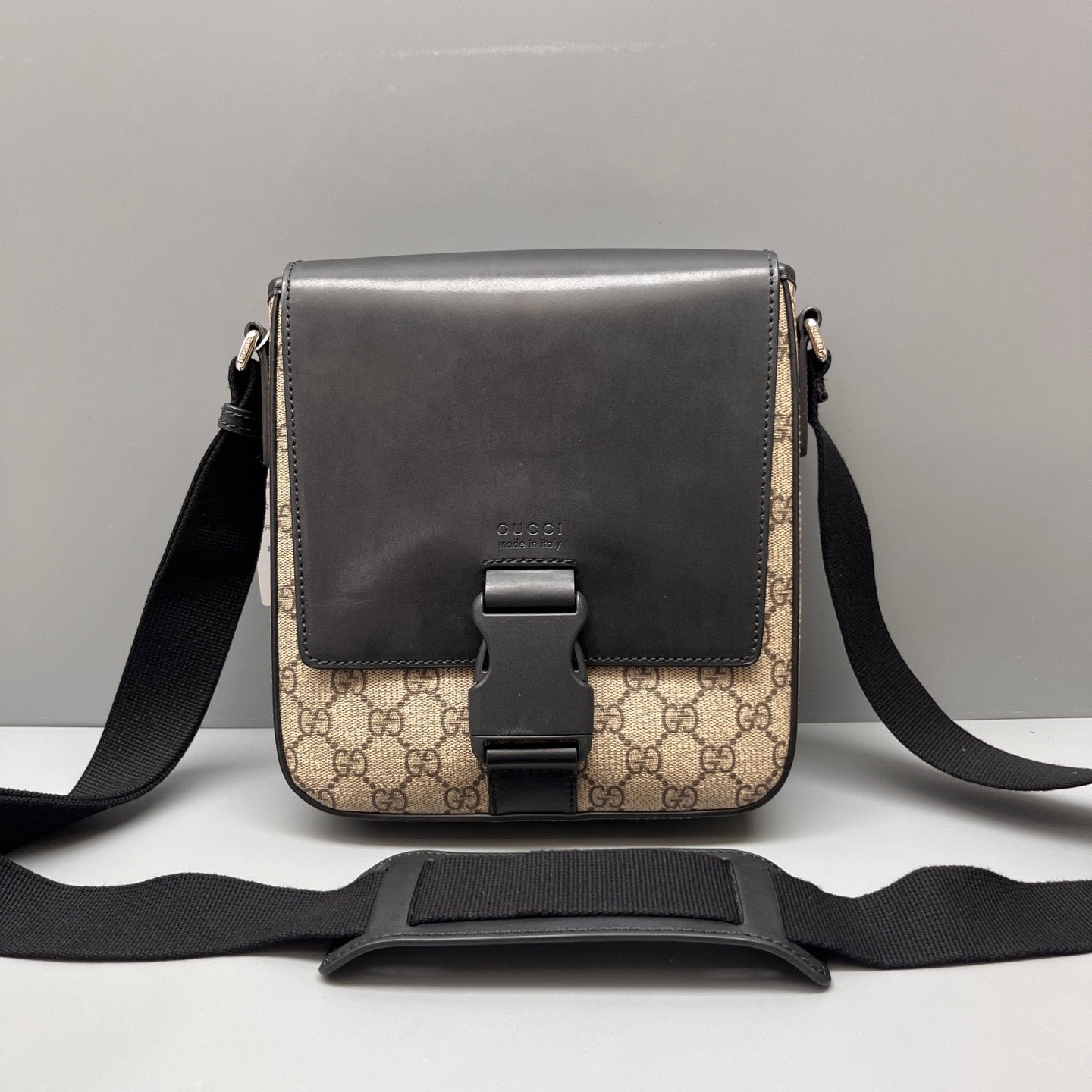 Gucci - GG Supreme Messenger Bag - GG Supreme coated canvas with leather trim - Beige and Black - (Small)
