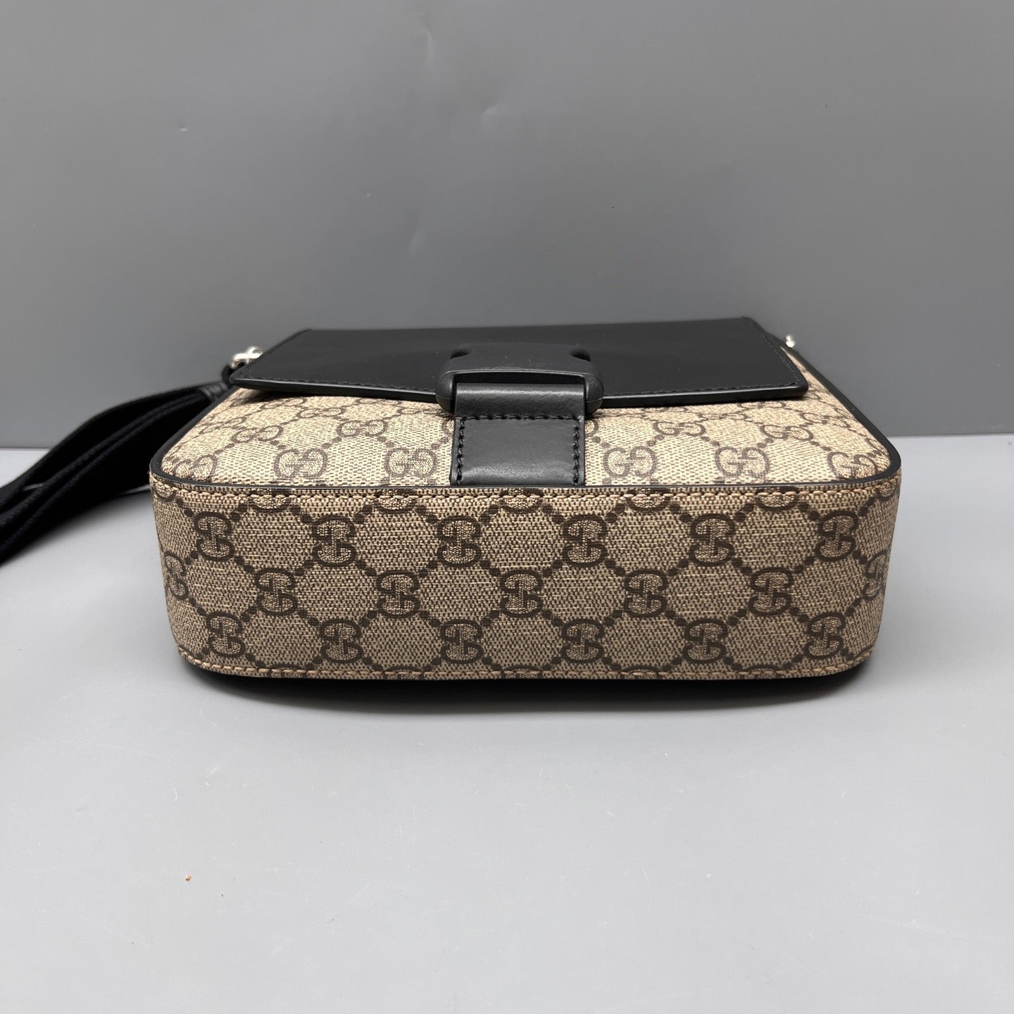 Gucci - GG Supreme Messenger Bag - GG Supreme coated canvas with leather trim - Beige and Black - (Small)