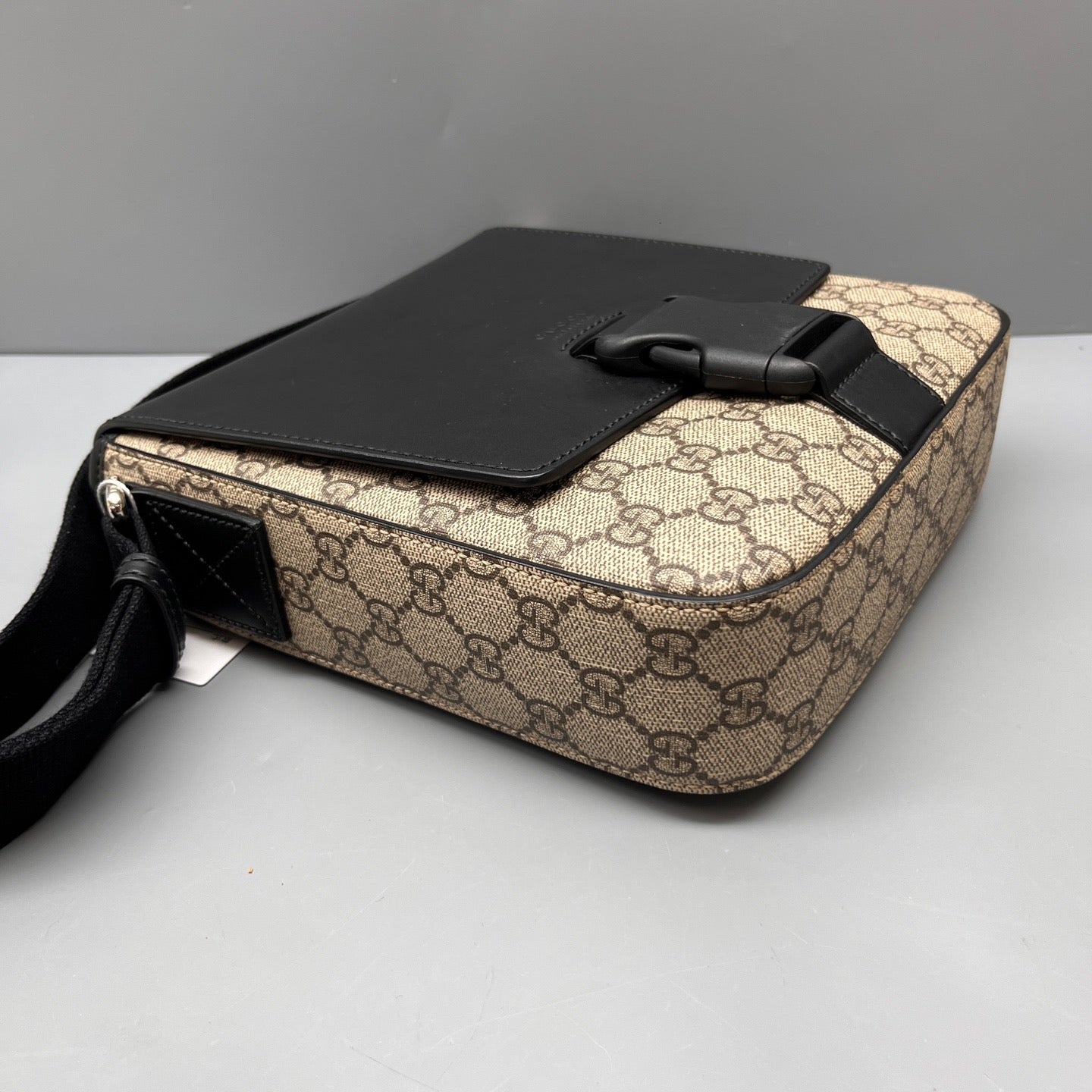 Gucci - GG Supreme Messenger Bag - GG Supreme coated canvas with leather trim - Beige and Black - (Small)