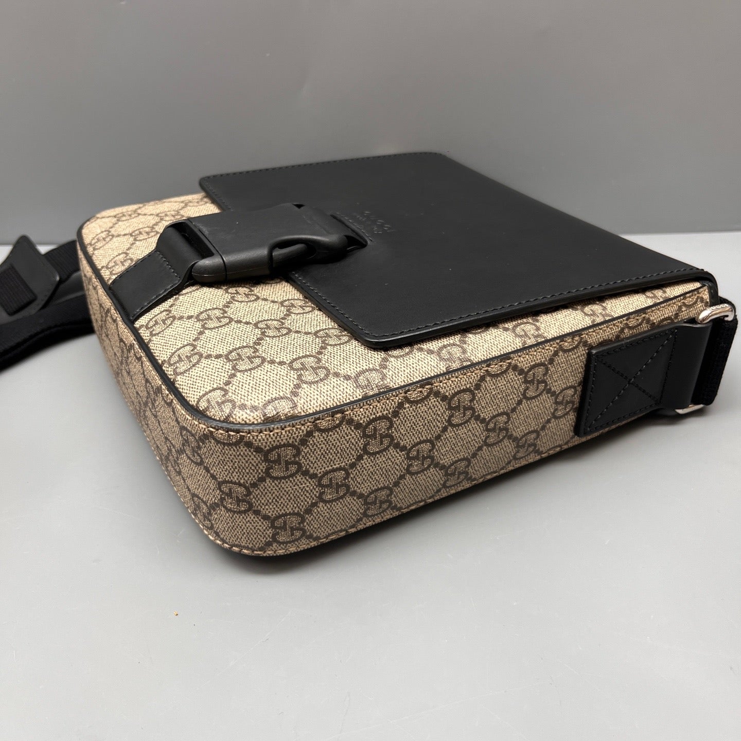 Gucci - GG Supreme Messenger Bag - GG Supreme coated canvas with leather trim - Beige and Black - (Small)