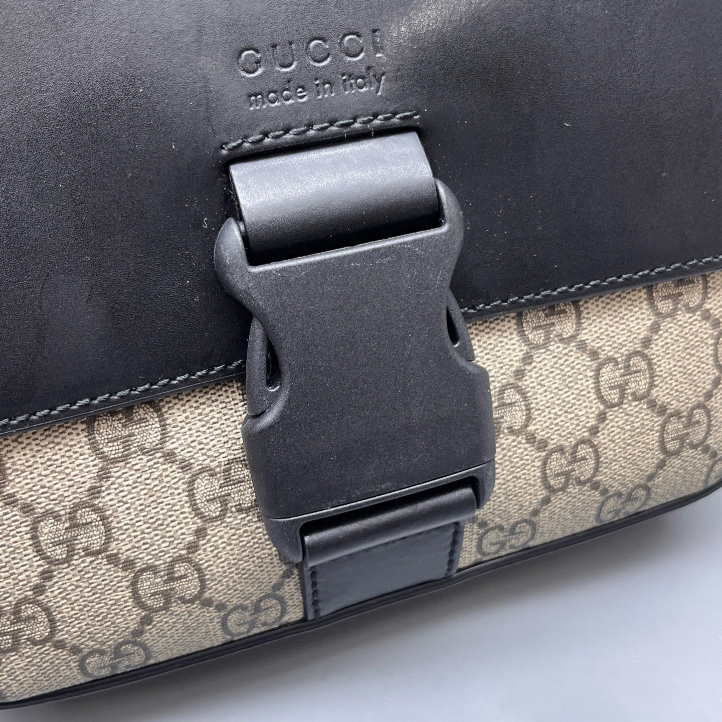 Gucci - GG Supreme Messenger Bag - GG Supreme coated canvas with leather trim - Beige and Black - (Small)