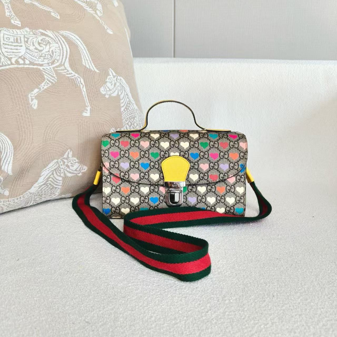Gucci - GG Supreme Multicolor Hearts Messenger Bag - Coated canvas with leather trim - Beige with multicolor hearts and yellow accents - (Mini)