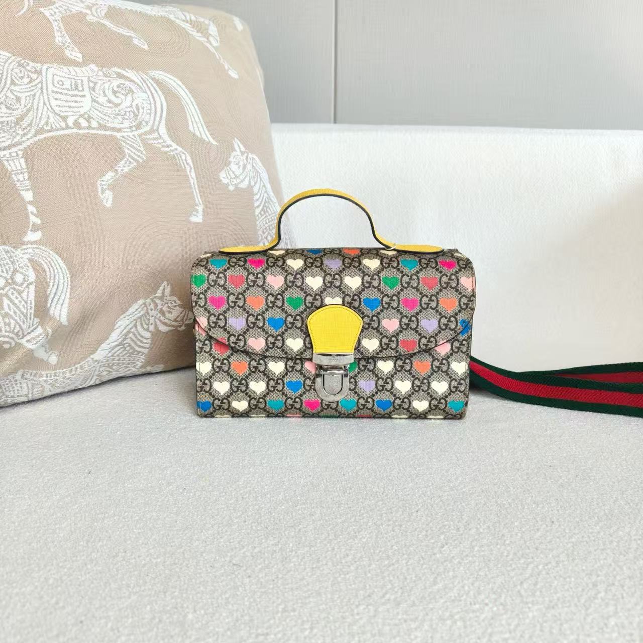 Gucci - GG Supreme Multicolor Hearts Messenger Bag - Coated canvas with leather trim - Beige with multicolor hearts and yellow accents - (Mini)