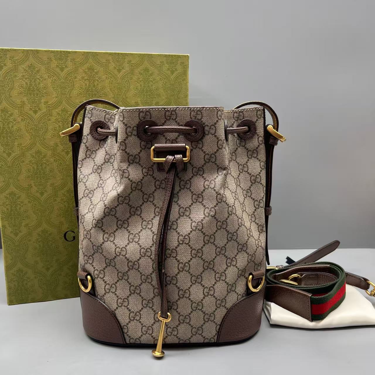 Gucci - GG Supreme Tiger Head Drawstring Bucket Bag - Coated canvas with leather trim - Beige and Brown with Gold-Tone Hardware - (medium)