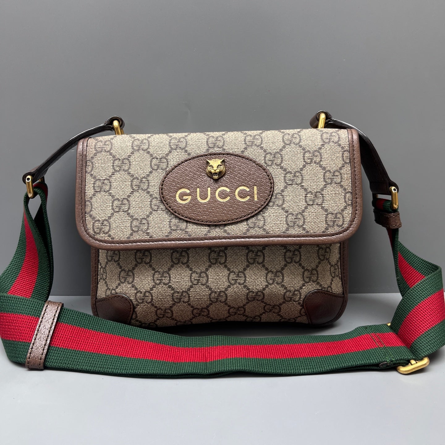 Gucci - GG Supreme Tiger Head Flap Bag - GG Supreme canvas with leather trim - Beige with Brown trim and Red/Green Web strap - (Small)