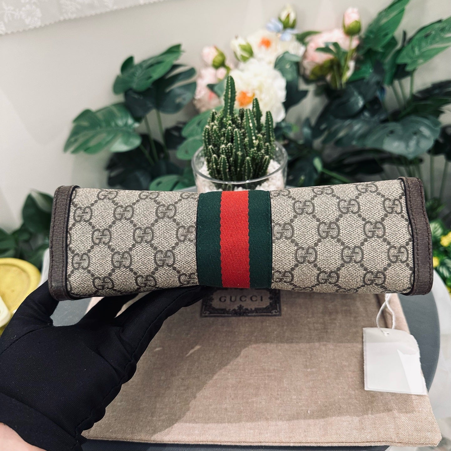 Gucci - GG Supreme Web Clip Pouch - GG Supreme coated canvas with leather trim - Brown - (small)