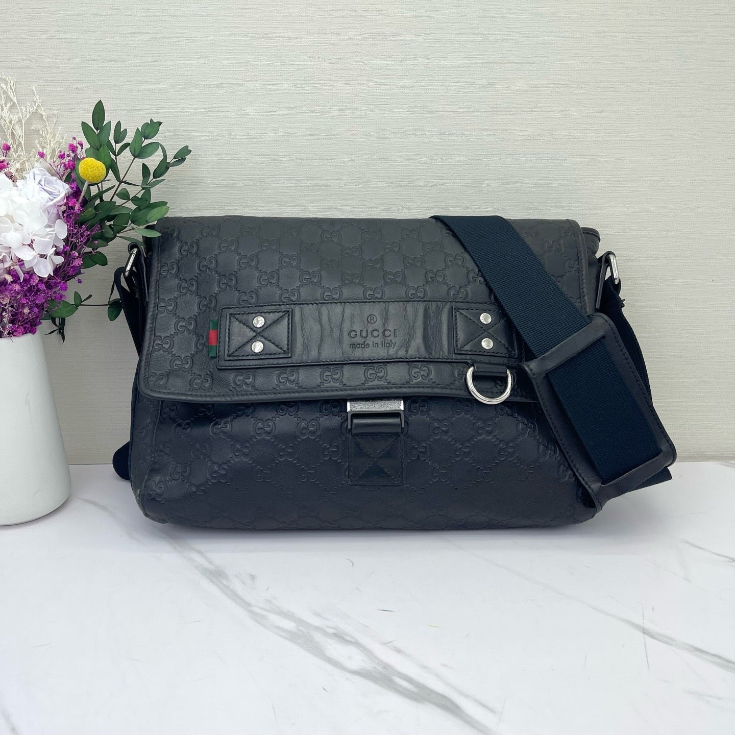Gucci - Guccissima Messenger Bag - Leather - Black - (medium)