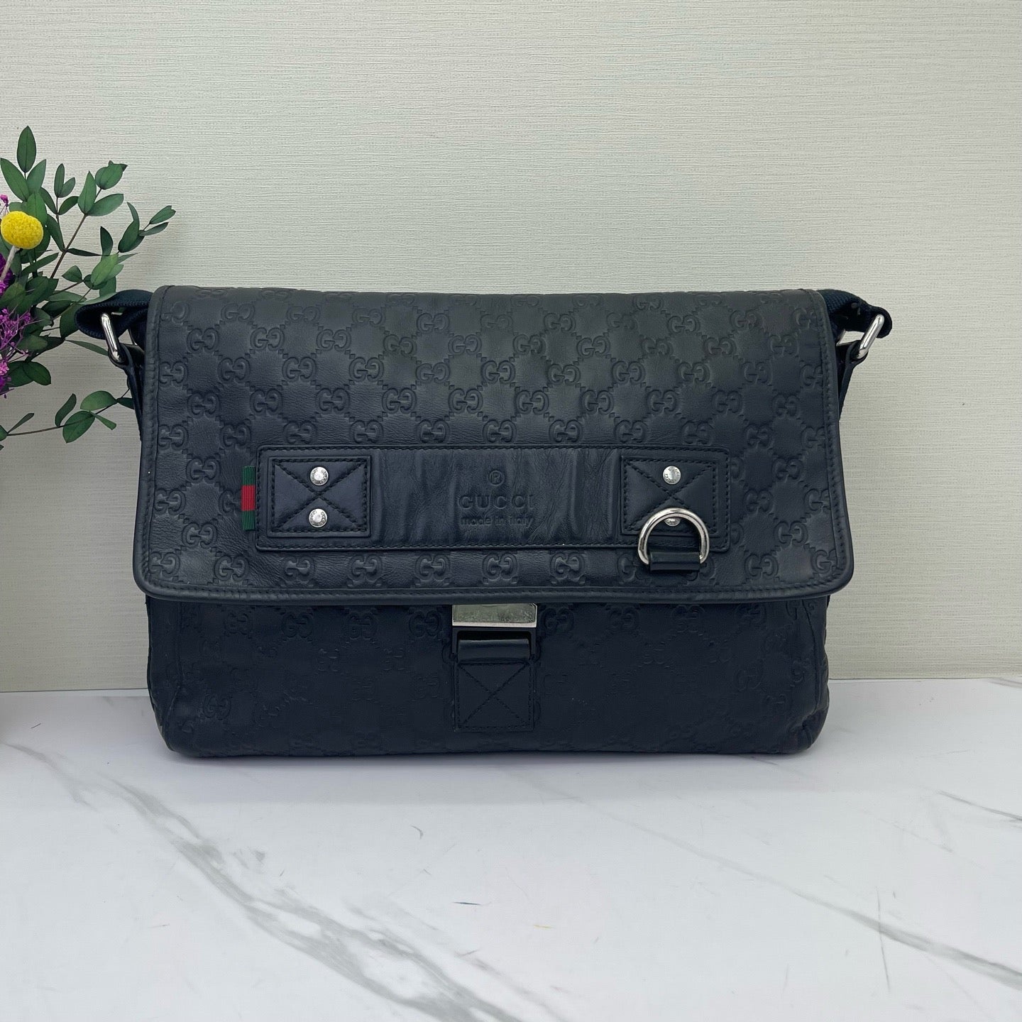 Gucci - Guccissima Messenger Bag - Leather - Black - (medium)