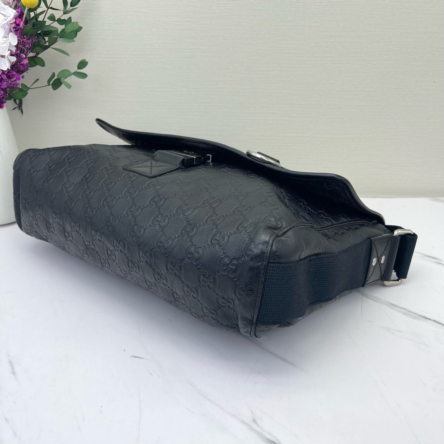 Gucci - Guccissima Messenger Bag - Leather - Black - (medium)