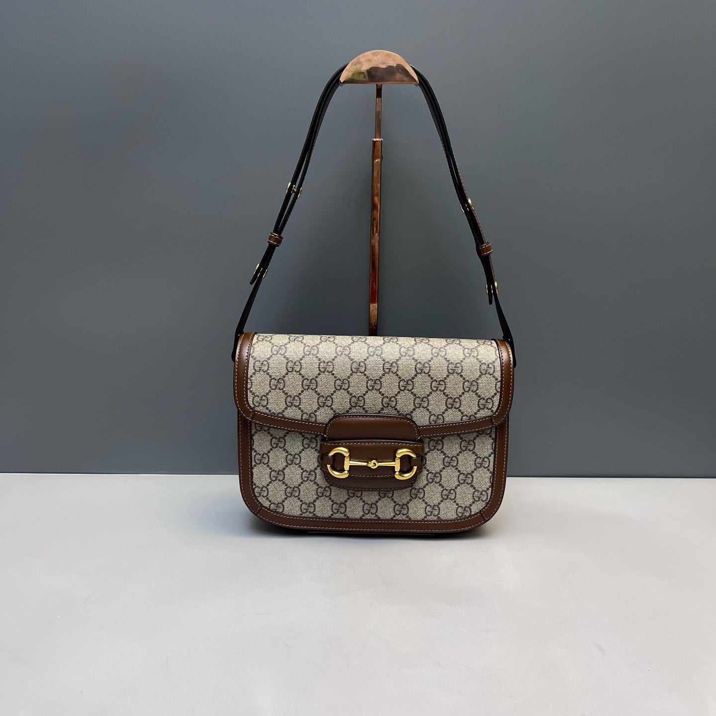 Gucci - Horsebit 1955 - GG Supreme canvas with leather trim - Beige and Brown with Gold-Tone Hardware - (medium)