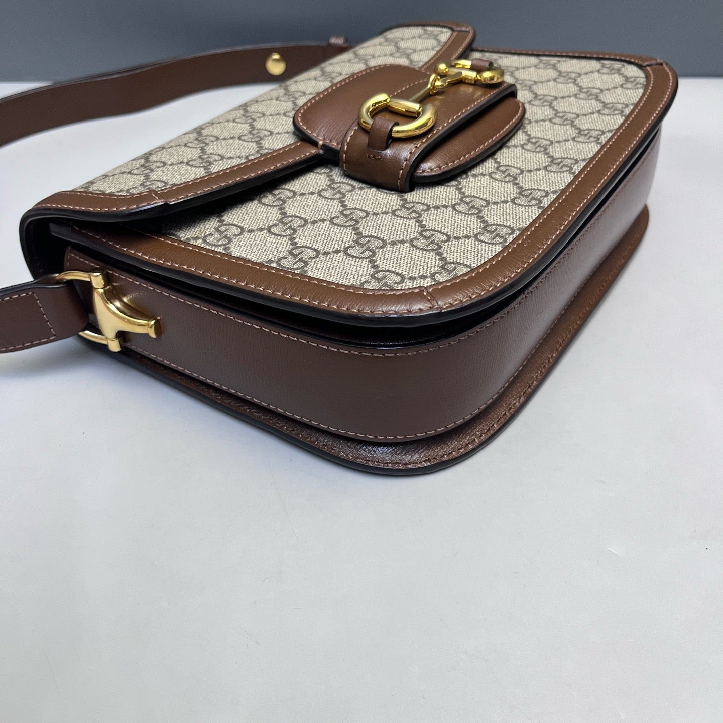 Gucci - Horsebit 1955 - GG Supreme canvas with leather trim - Beige and Brown with Gold-Tone Hardware - (medium)