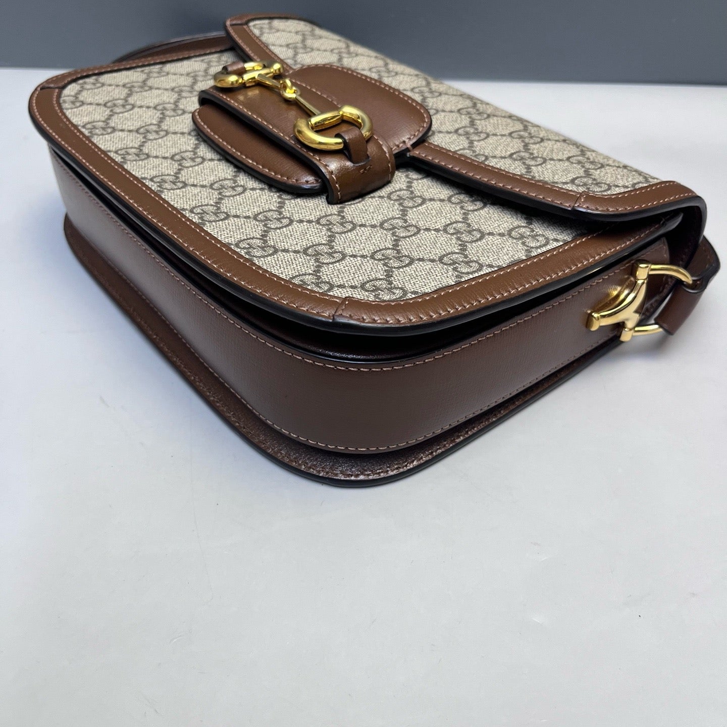 Gucci - Horsebit 1955 - GG Supreme canvas with leather trim - Beige and Brown with Gold-Tone Hardware - (medium)