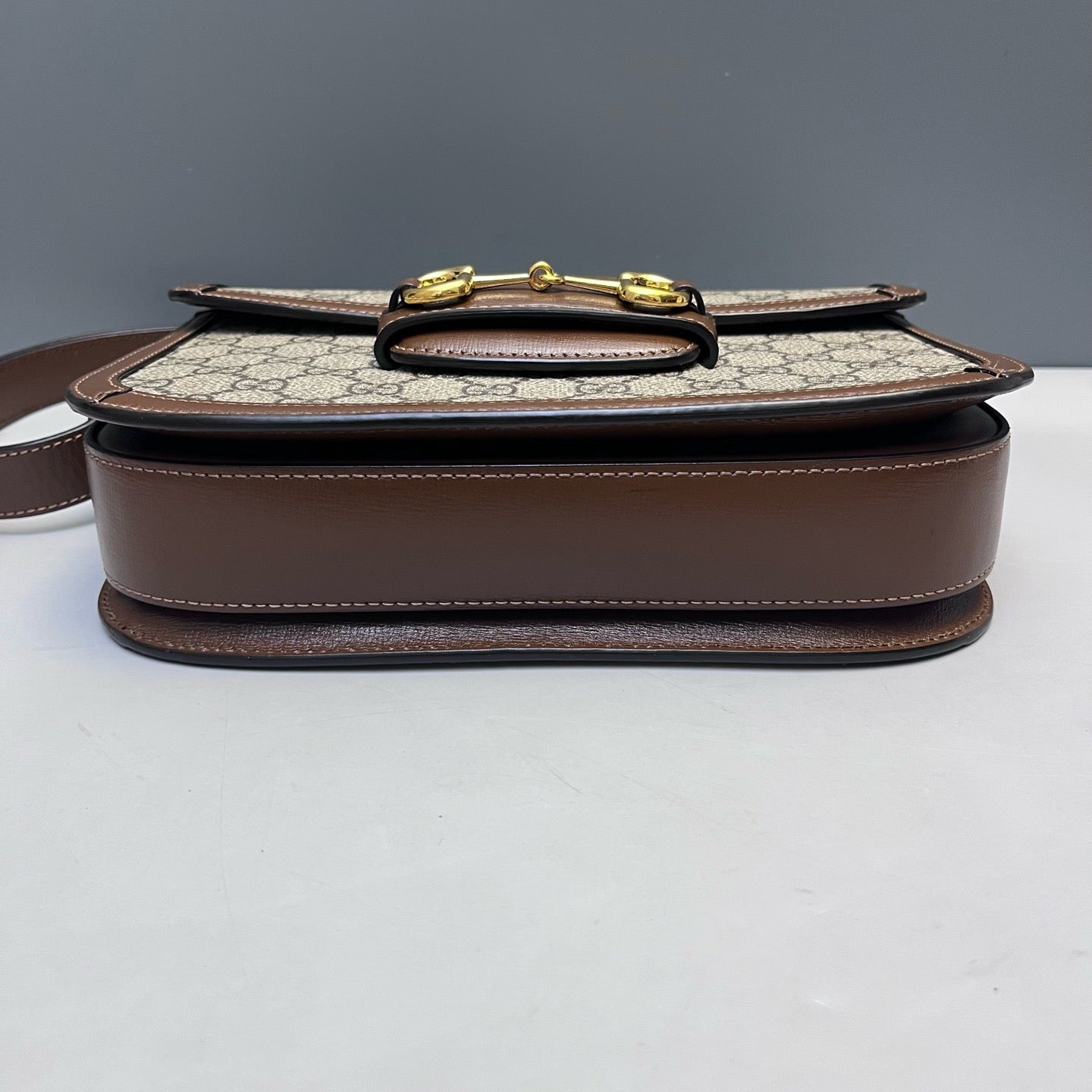 Gucci - Horsebit 1955 - GG Supreme canvas with leather trim - Beige and Brown with Gold-Tone Hardware - (medium)