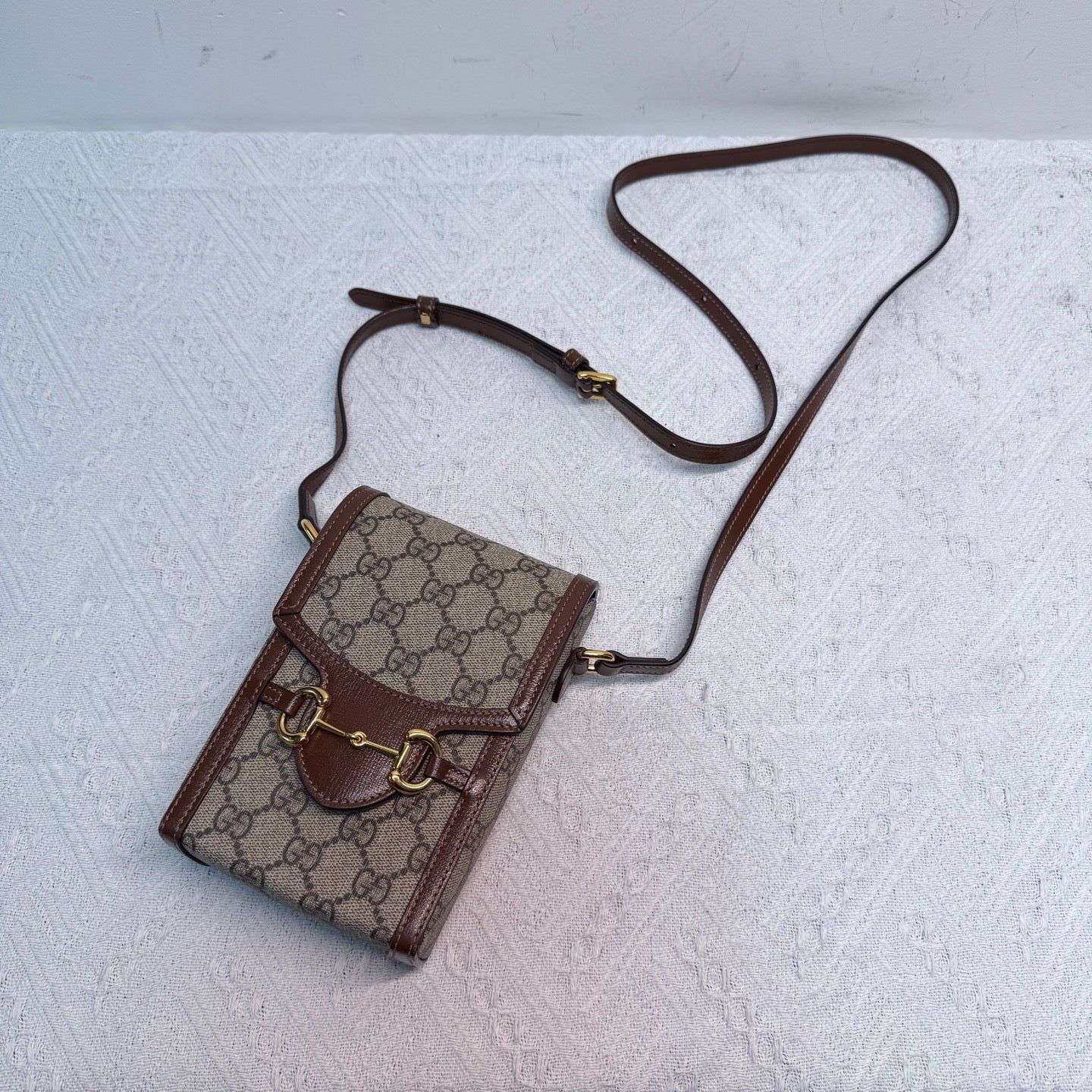 Gucci - Horsebit 1955 Vertical Phone Bag - GG Supreme canvas with leather trim - Beige and Brown - (mini)
