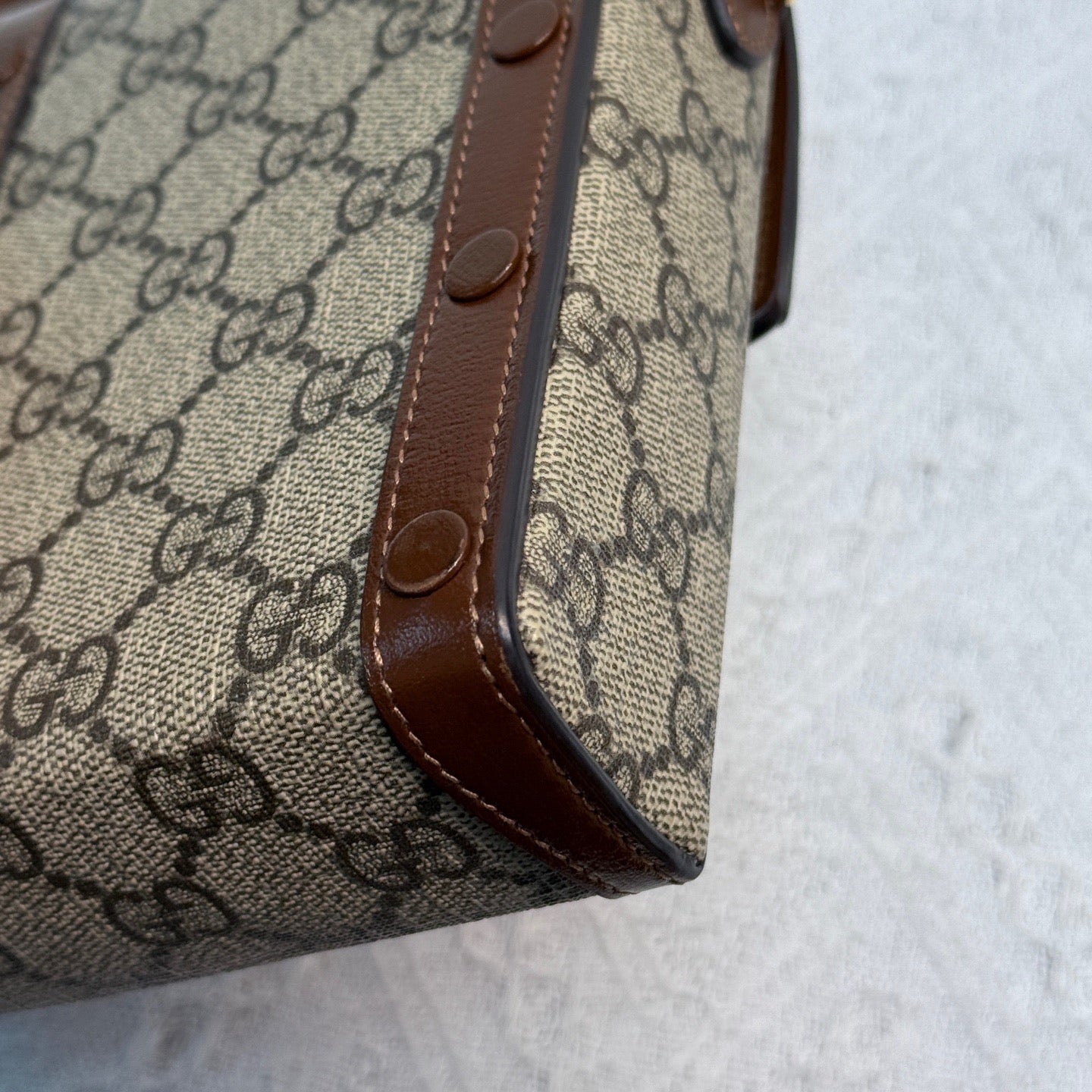 Gucci - Horsebit 1955 Vertical Phone Bag - GG Supreme canvas with leather trim - Beige and Brown - (mini)