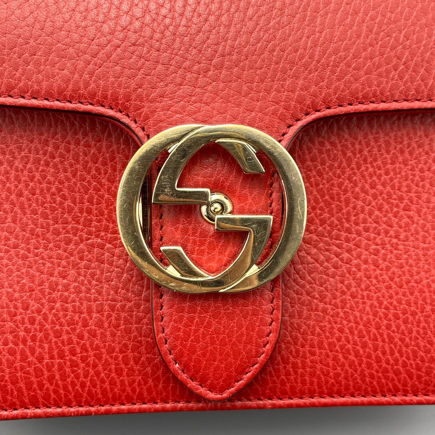 Gucci - Interlocking G Chain Accordion Flap Bag - Grained leather - Red - (Small)