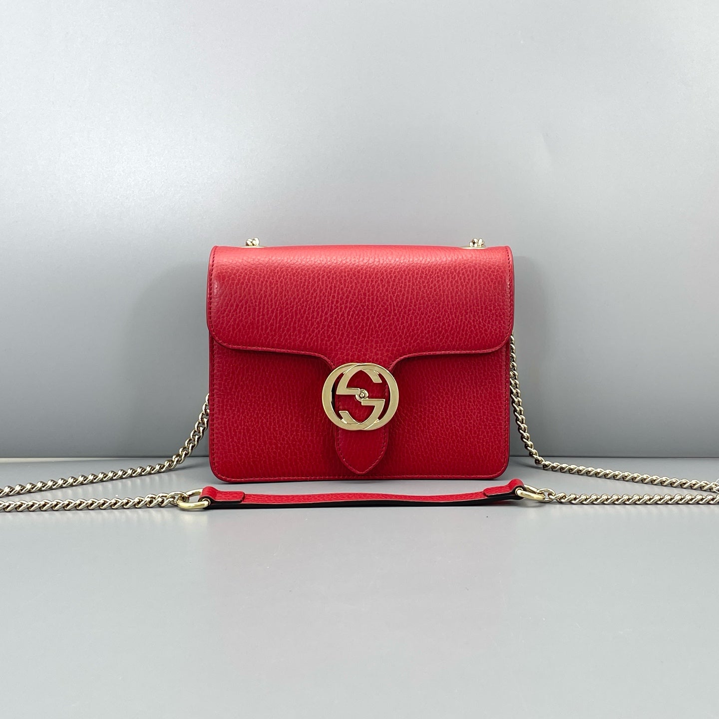 Gucci - Interlocking G Chain Accordion Flap Bag - Grained leather - Red - (Small)