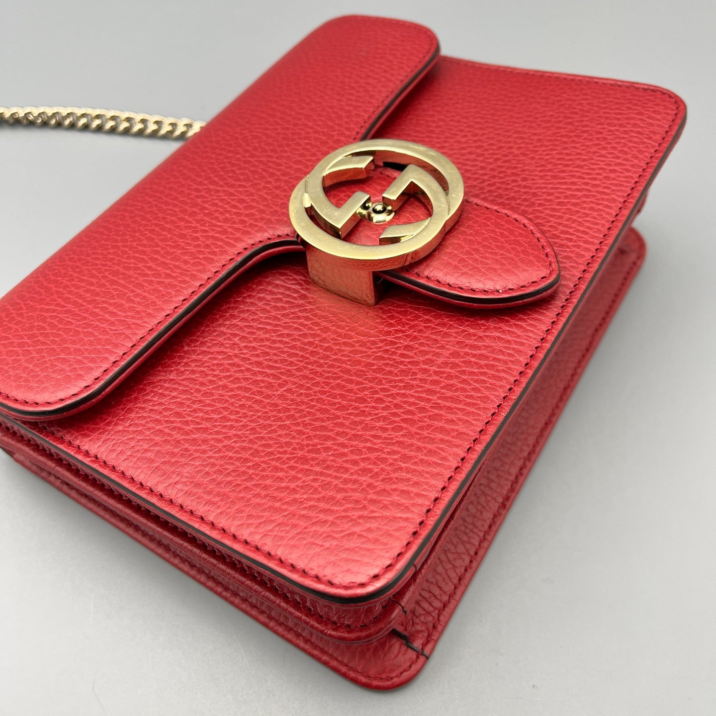 Gucci - Interlocking G Chain Accordion Flap Bag - Grained leather - Red - (Small)