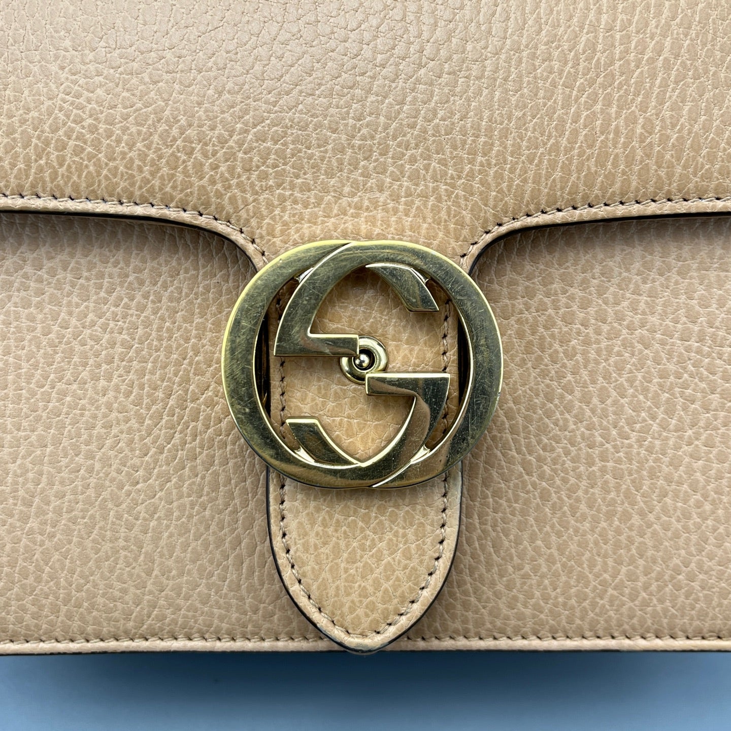 Gucci - Interlocking G Chain Flap Bag (Outlet Edition) - Leather - Beige - (Small)