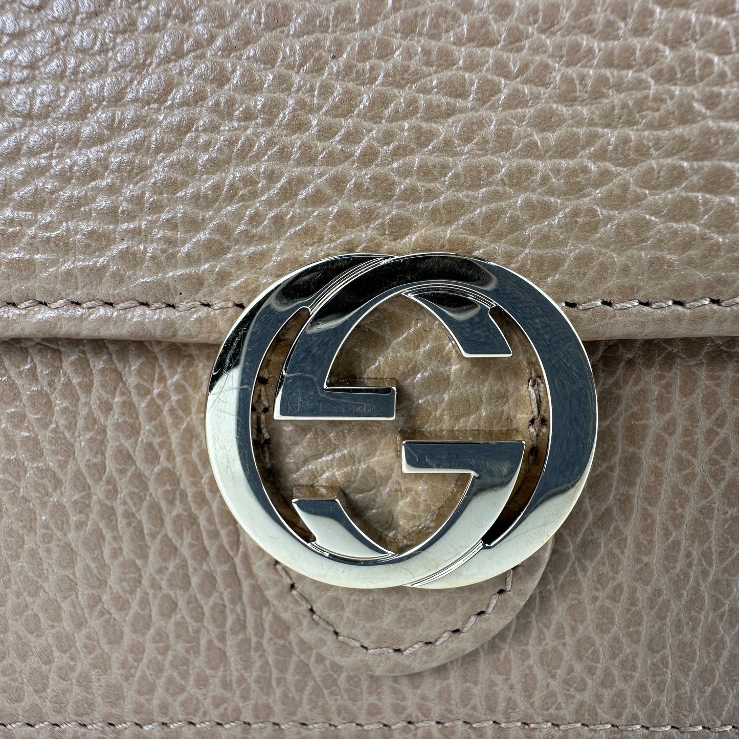 Gucci - Interlocking G Chain Wallet - Grained leather - Beige - (mini)