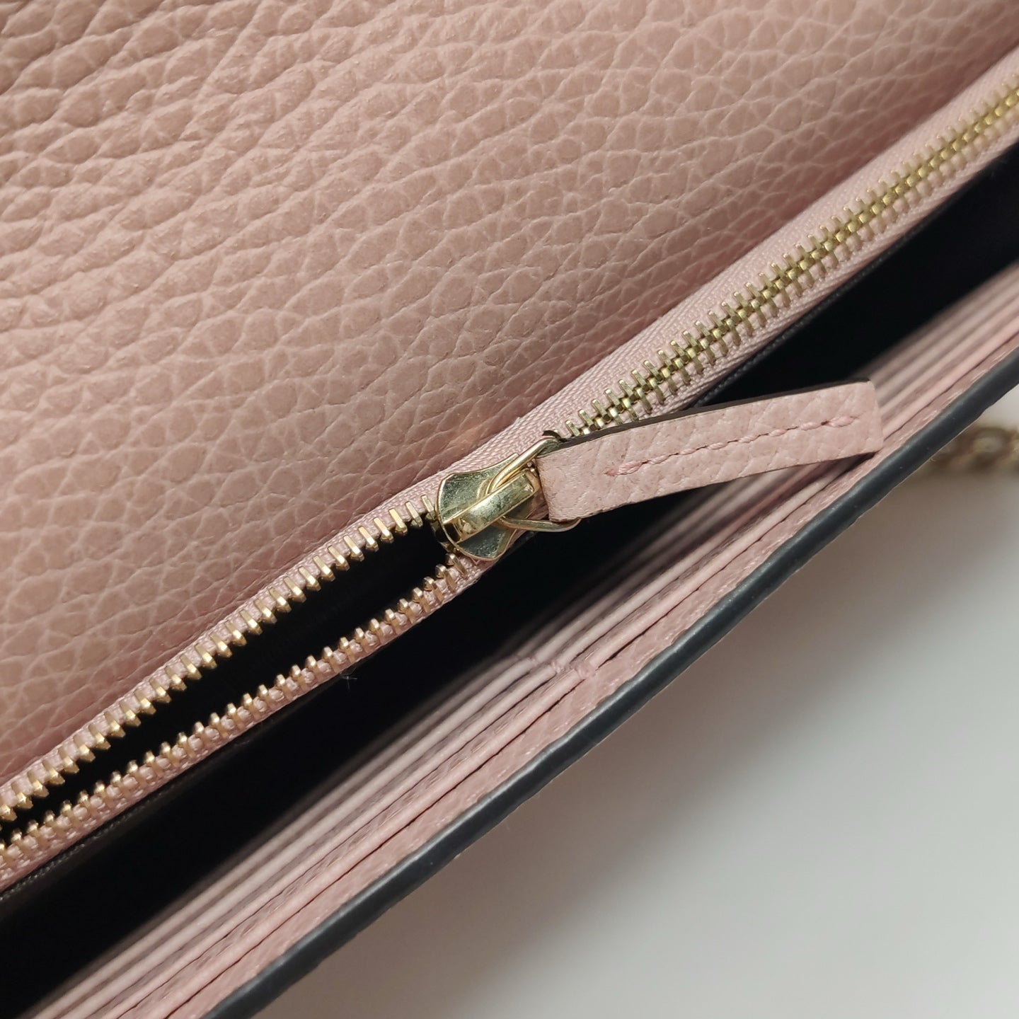 Gucci - Interlocking G Chain Wallet - Leather - Pink - (mini)