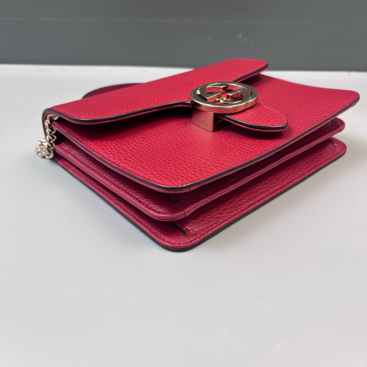 Gucci - Interlocking G Flap Shoulder Bag - Grained leather - Red with Gold-Tone Hardware - (small)