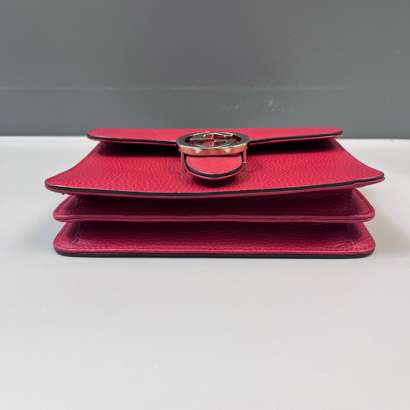 Gucci - Interlocking G Flap Shoulder Bag - Grained leather - Red with Gold-Tone Hardware - (small)
