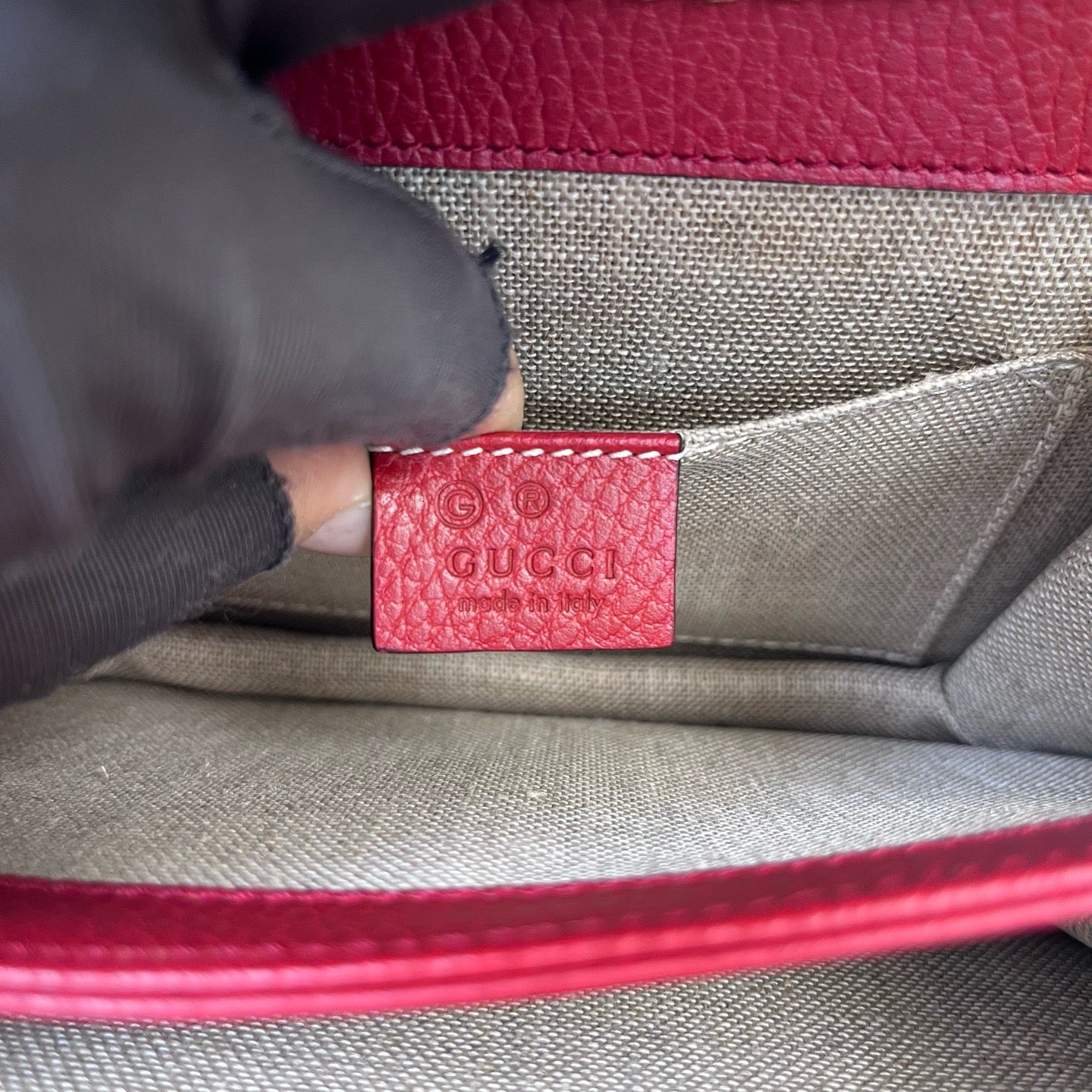 Gucci - Interlocking G Flap Shoulder Bag - Grained leather - Red with Gold-Tone Hardware - (small)