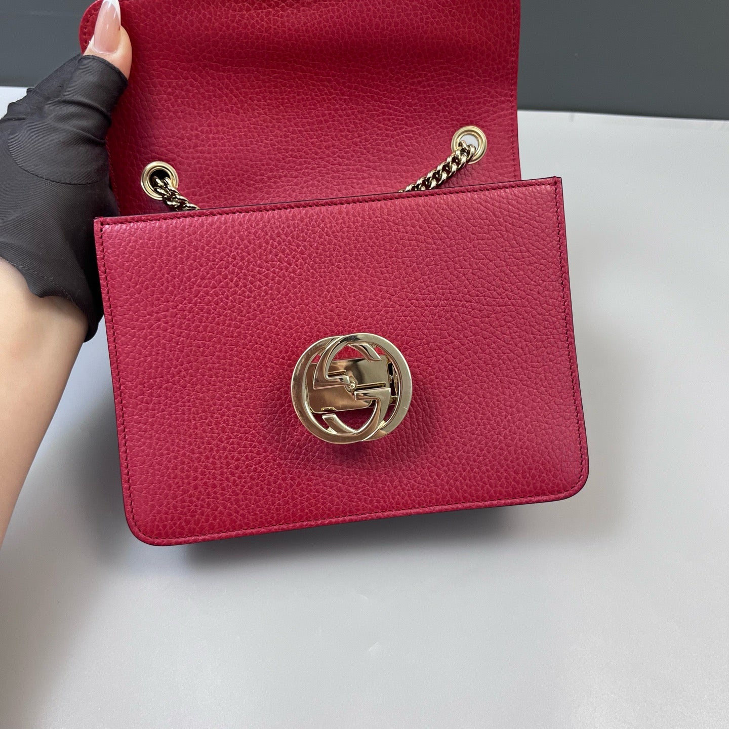 Gucci - Interlocking G Flap Shoulder Bag - Grained leather - Red with Gold-Tone Hardware - (small)