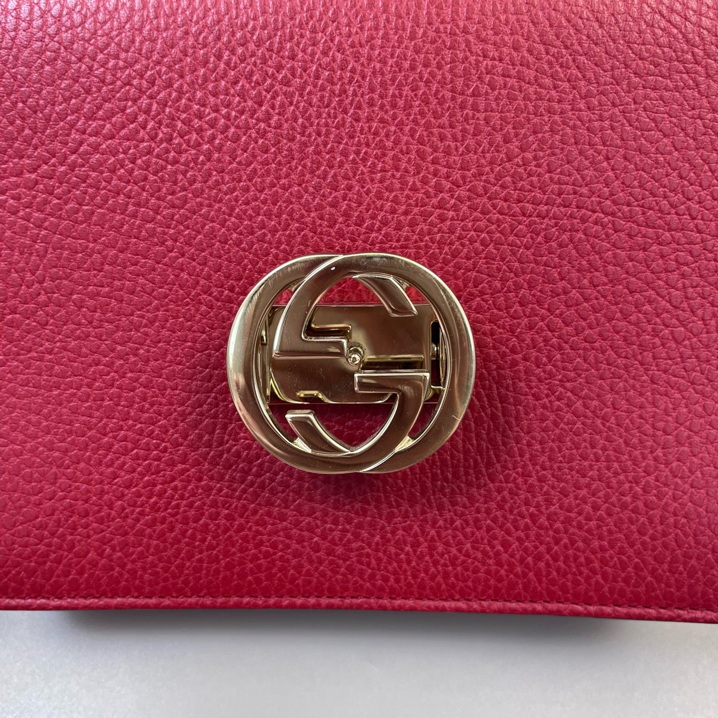 Gucci - Interlocking G Flap Shoulder Bag - Grained leather - Red with Gold-Tone Hardware - (small)