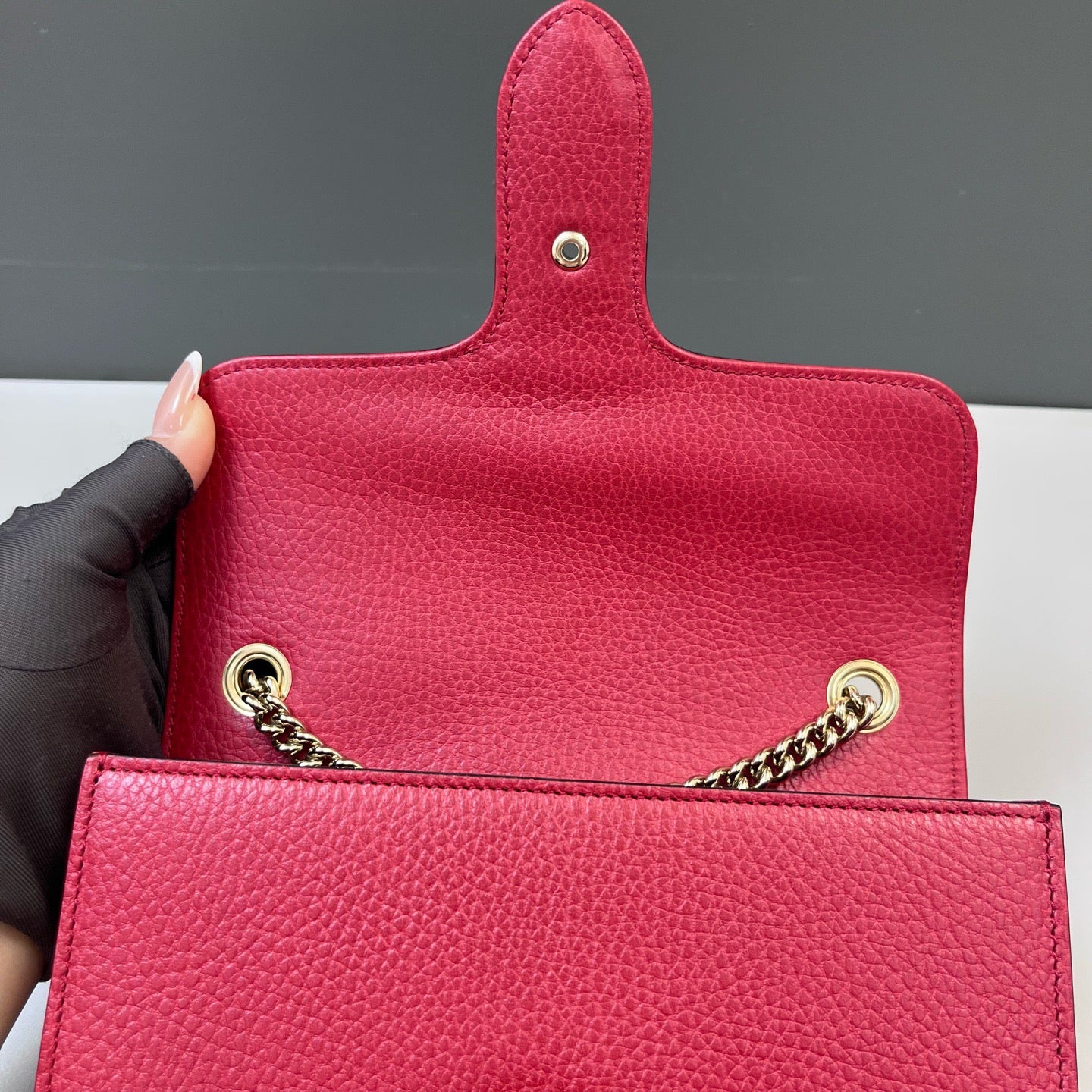 Gucci - Interlocking G Flap Shoulder Bag - Grained leather - Red with Gold-Tone Hardware - (small)
