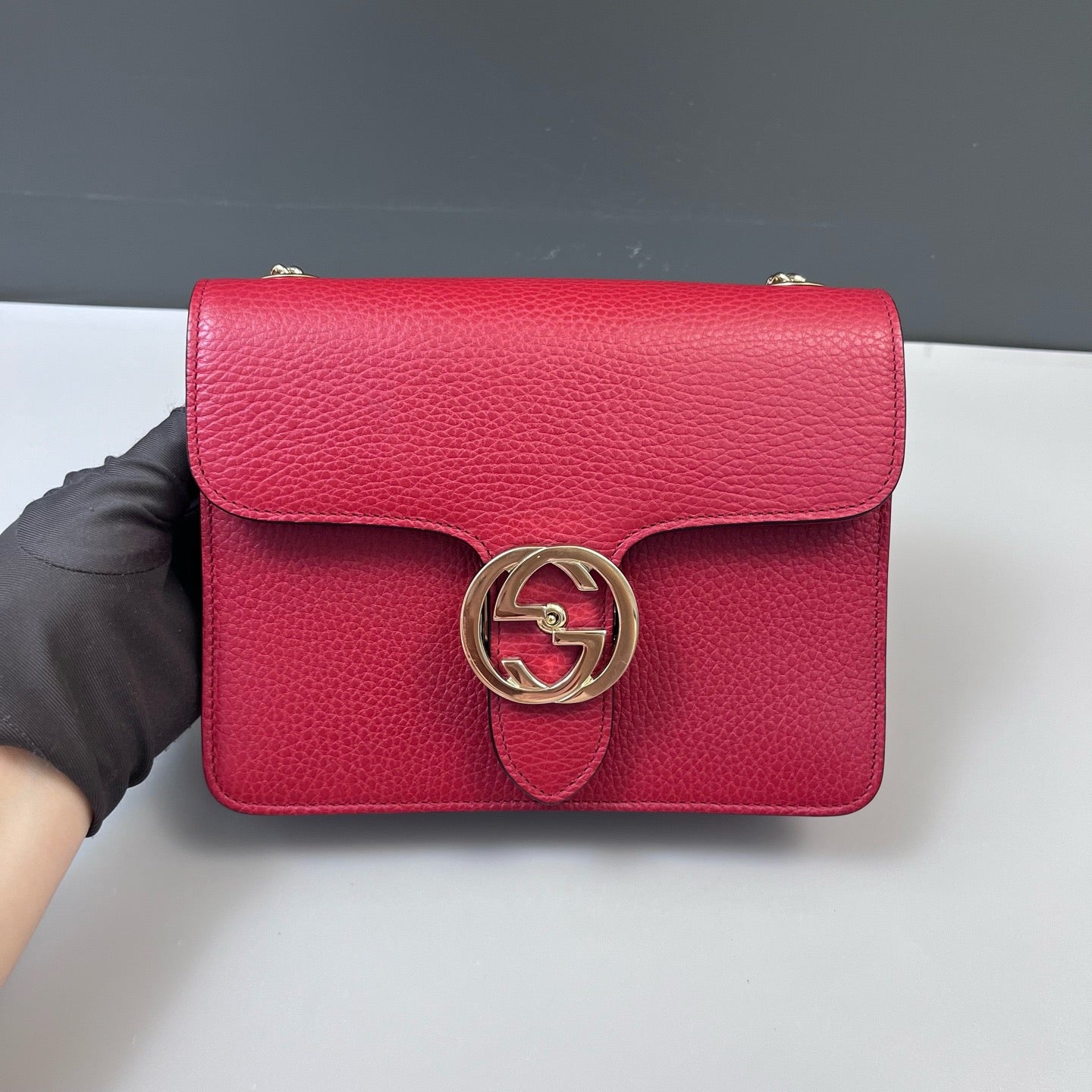 Gucci - Interlocking G Flap Shoulder Bag - Grained leather - Red with Gold-Tone Hardware - (small)
