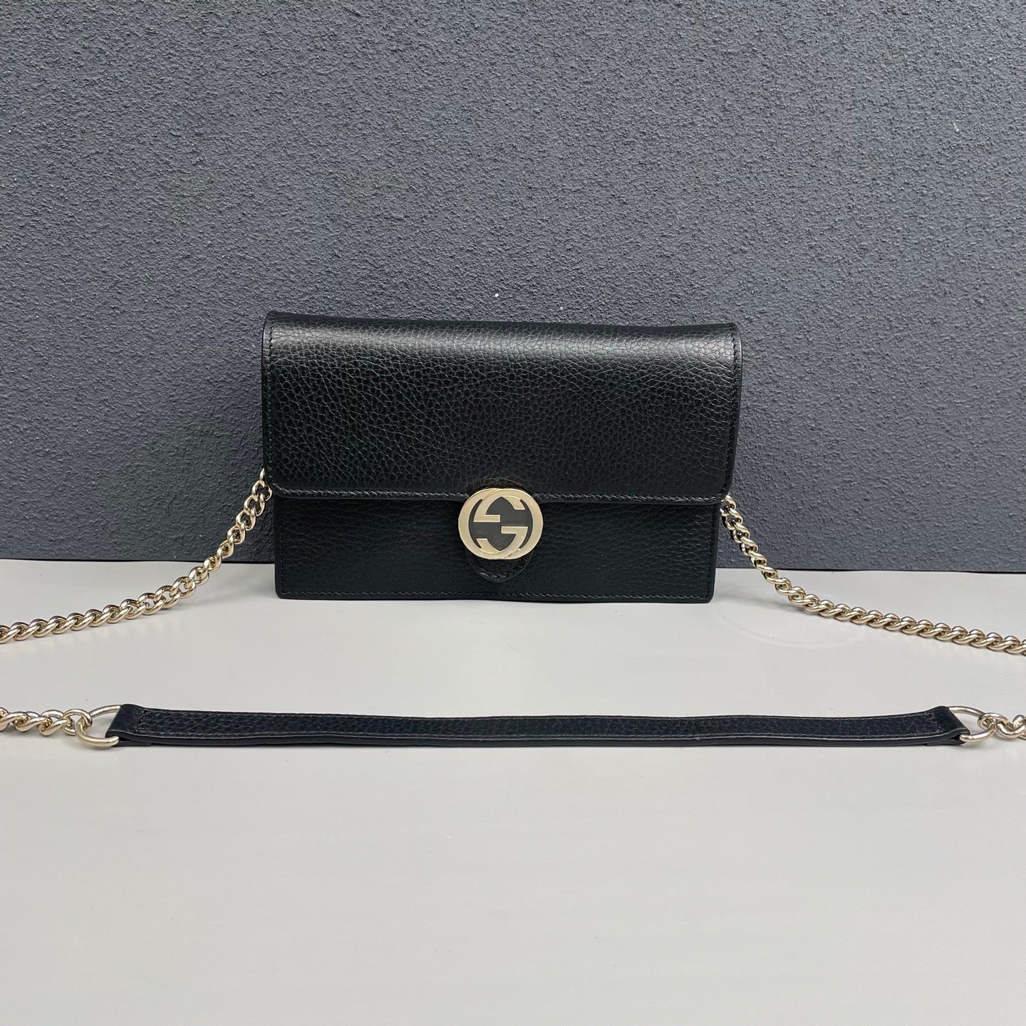 Gucci - Interlocking G Wallet on Chain - Grained leather - Black with Gold-Tone Hardware - (mini)