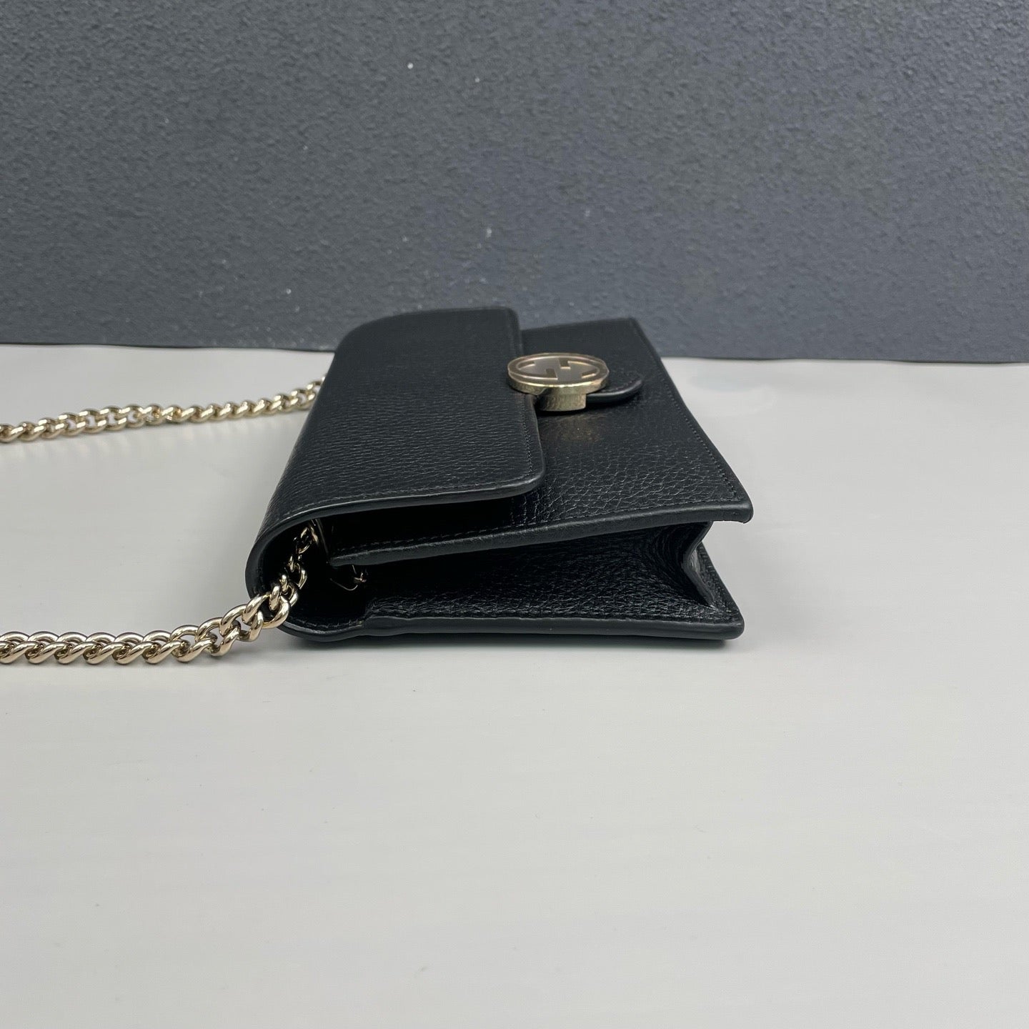 Gucci - Interlocking G Wallet on Chain - Grained leather - Black with Gold-Tone Hardware - (mini)