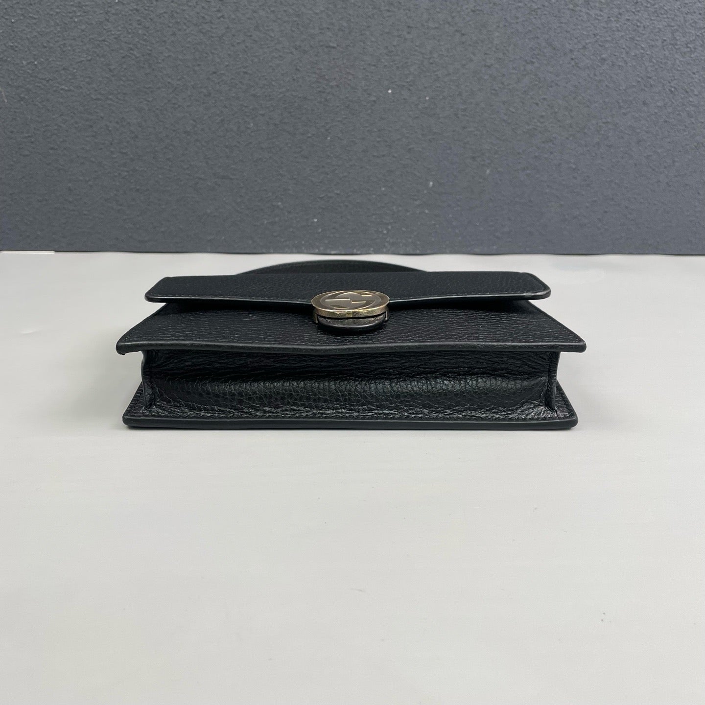 Gucci - Interlocking G Wallet on Chain - Grained leather - Black with Gold-Tone Hardware - (mini)