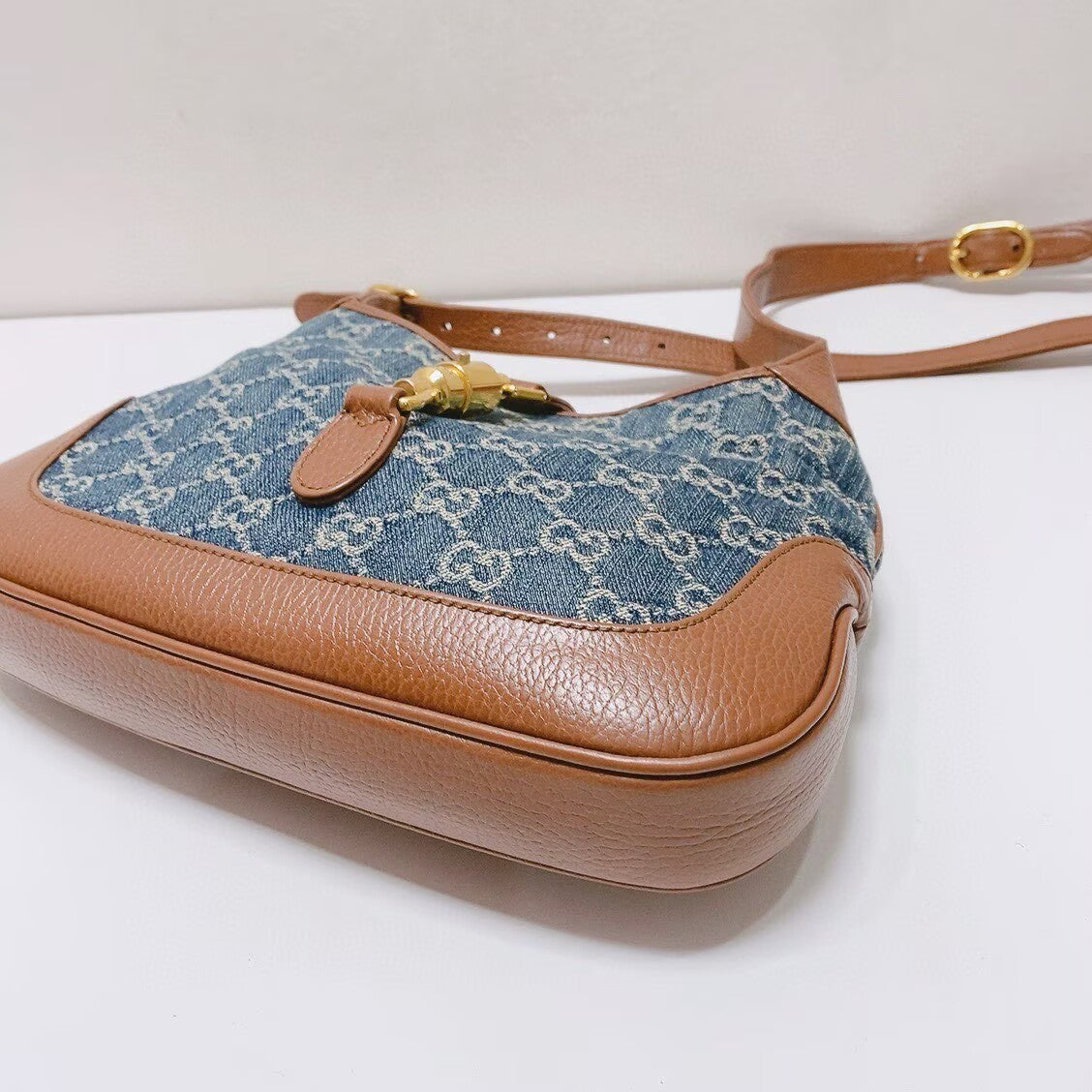 Gucci - Jackie 1961 - Denim canvas and grained leather - Blue and Brown with Gold-Tone Hardware - (medium)
