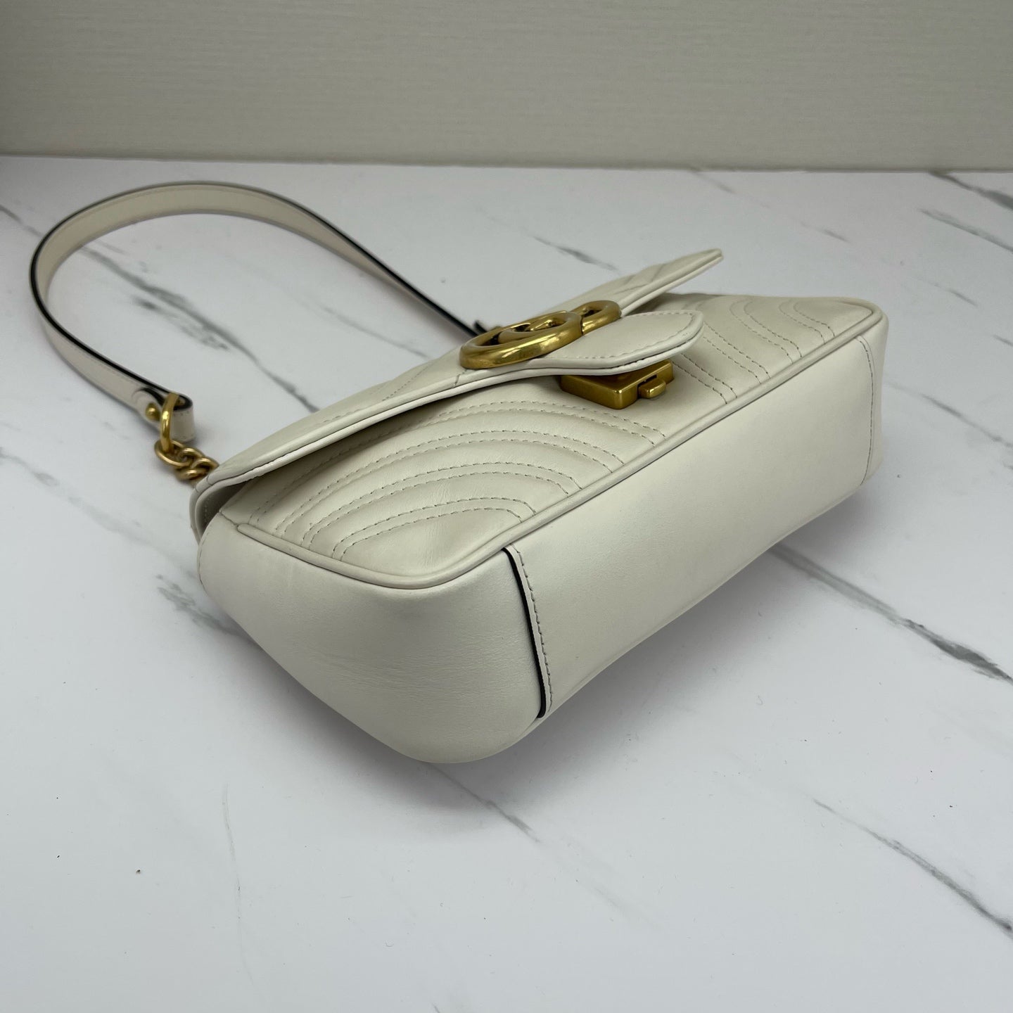Gucci - Marmont - Calfskin leather - White with Gold-Tone Hardware - (Mini)