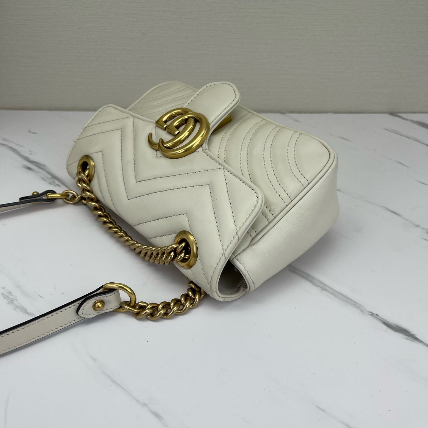 Gucci - Marmont - Calfskin leather - White with Gold-Tone Hardware - (Mini)