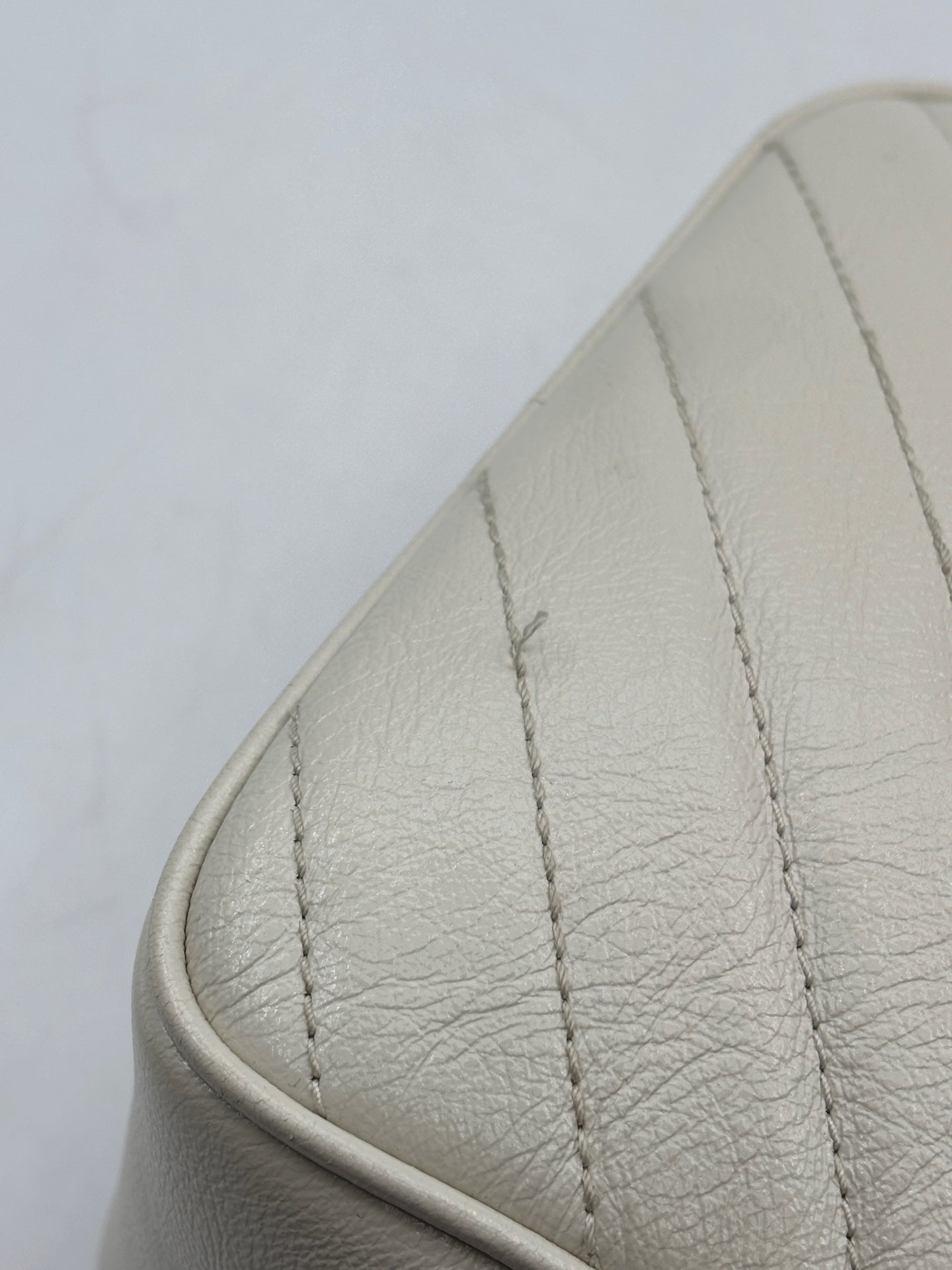 Gucci - Marmont Camera Bag (Vertical) - Leather - White - (mini)