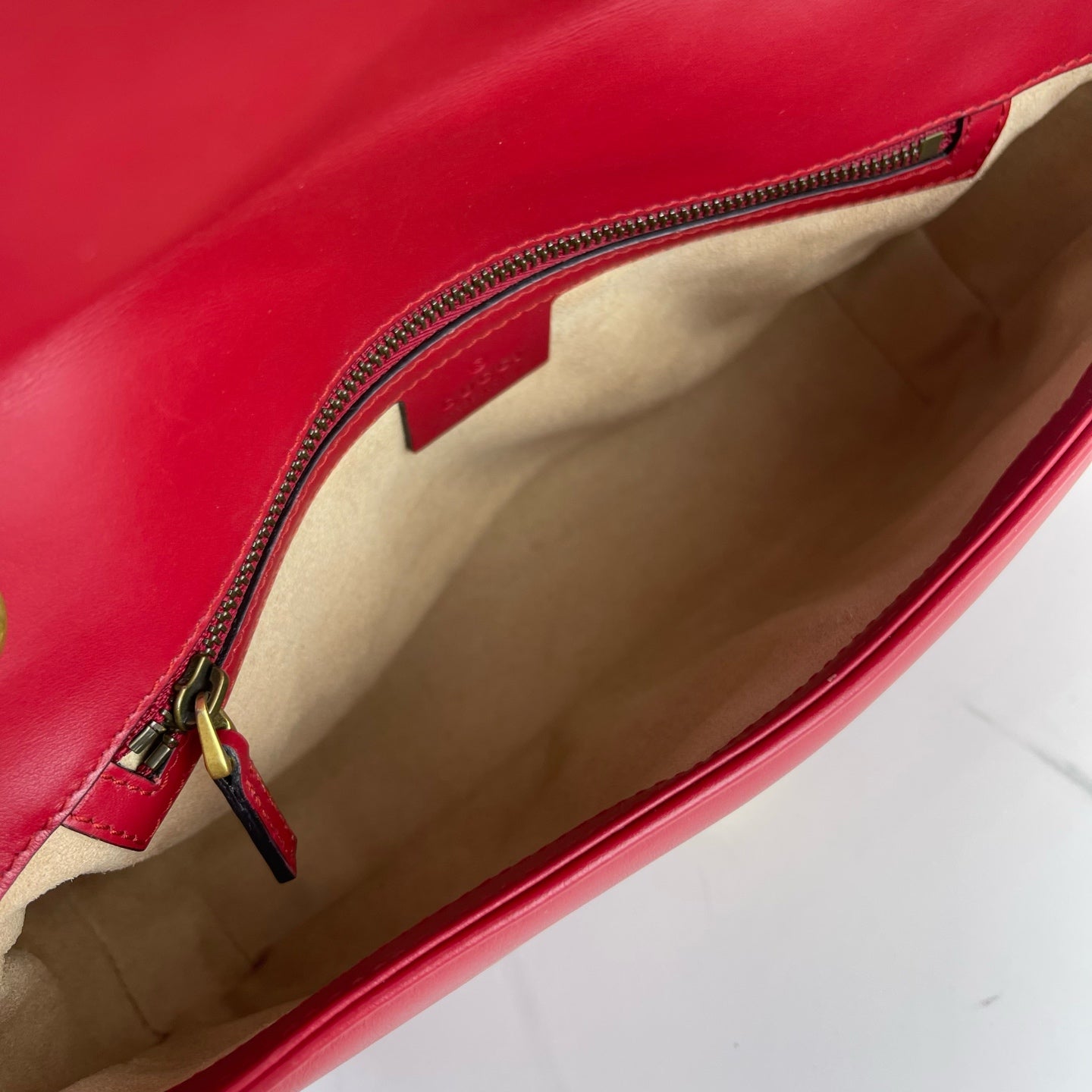 Gucci - Marmont - Cowhide leather - Red with Gold-Tone Hardware - (medium)