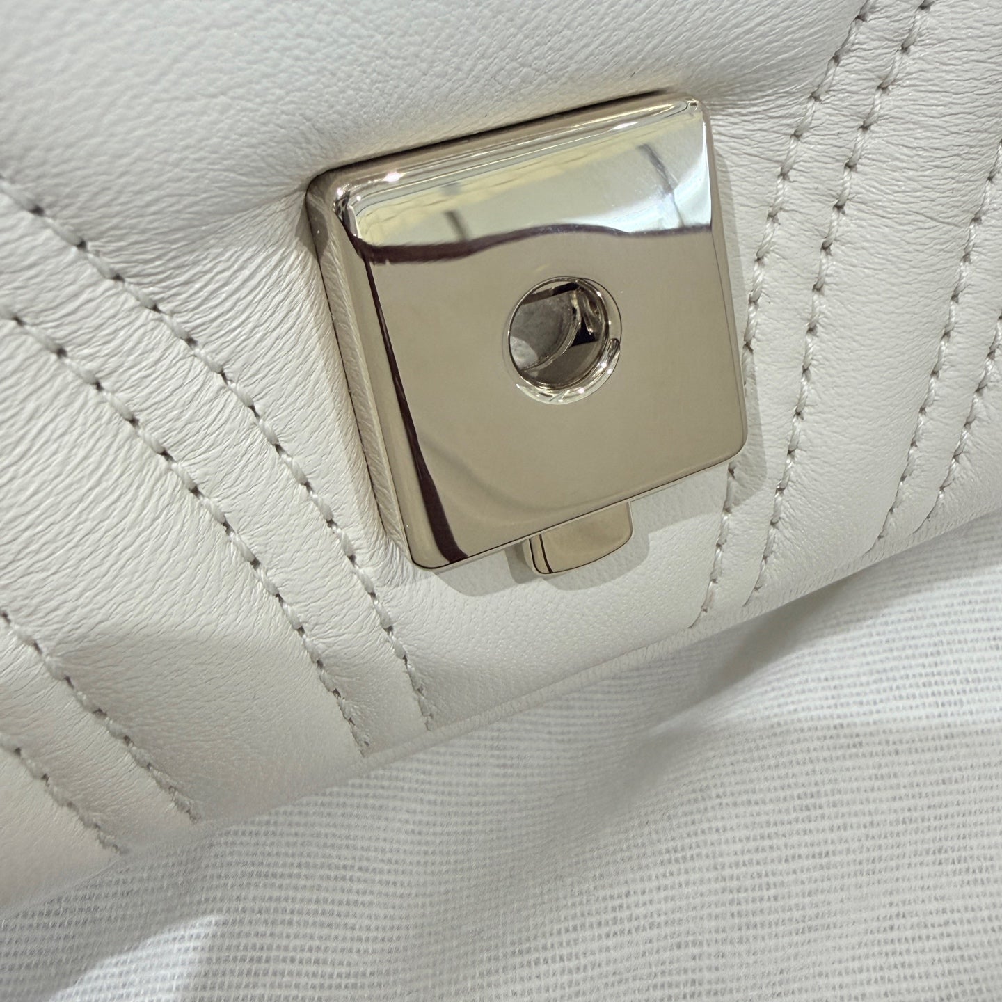 Gucci - Marmont - Leather - White - (medium)